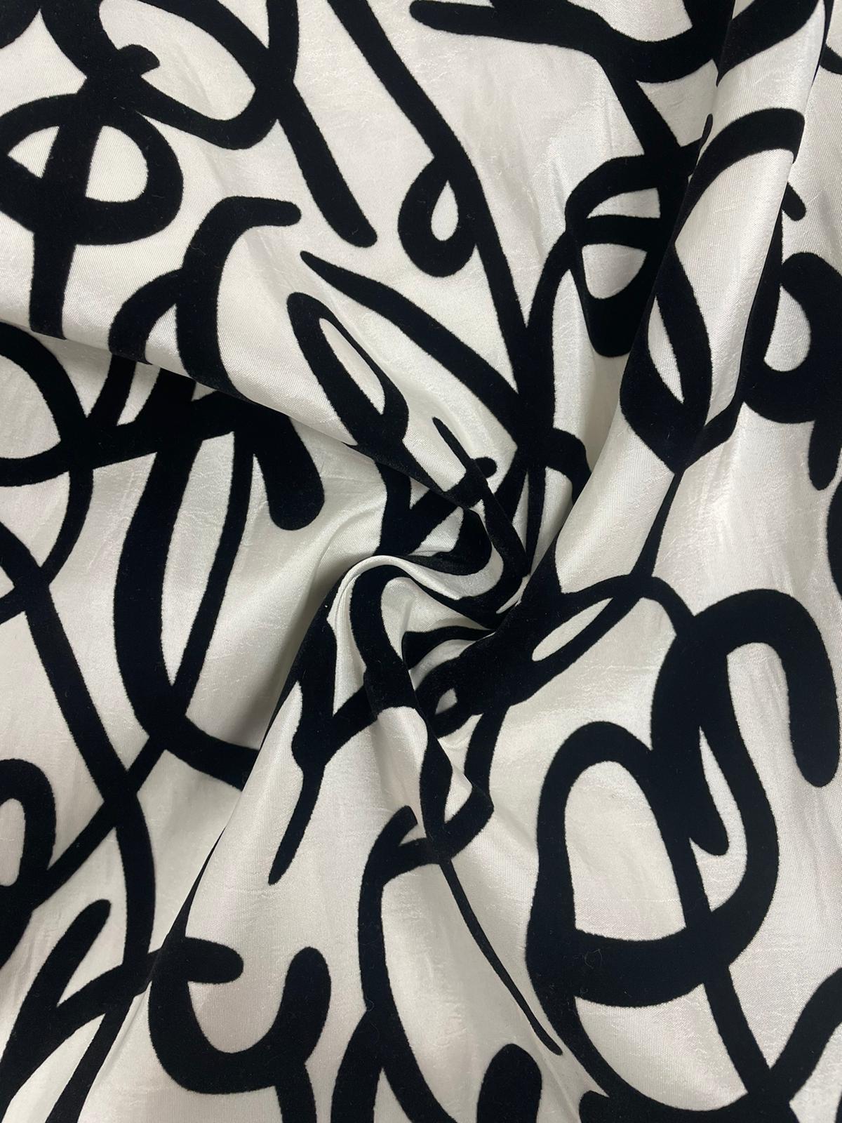 Black and white elegance, Tafti