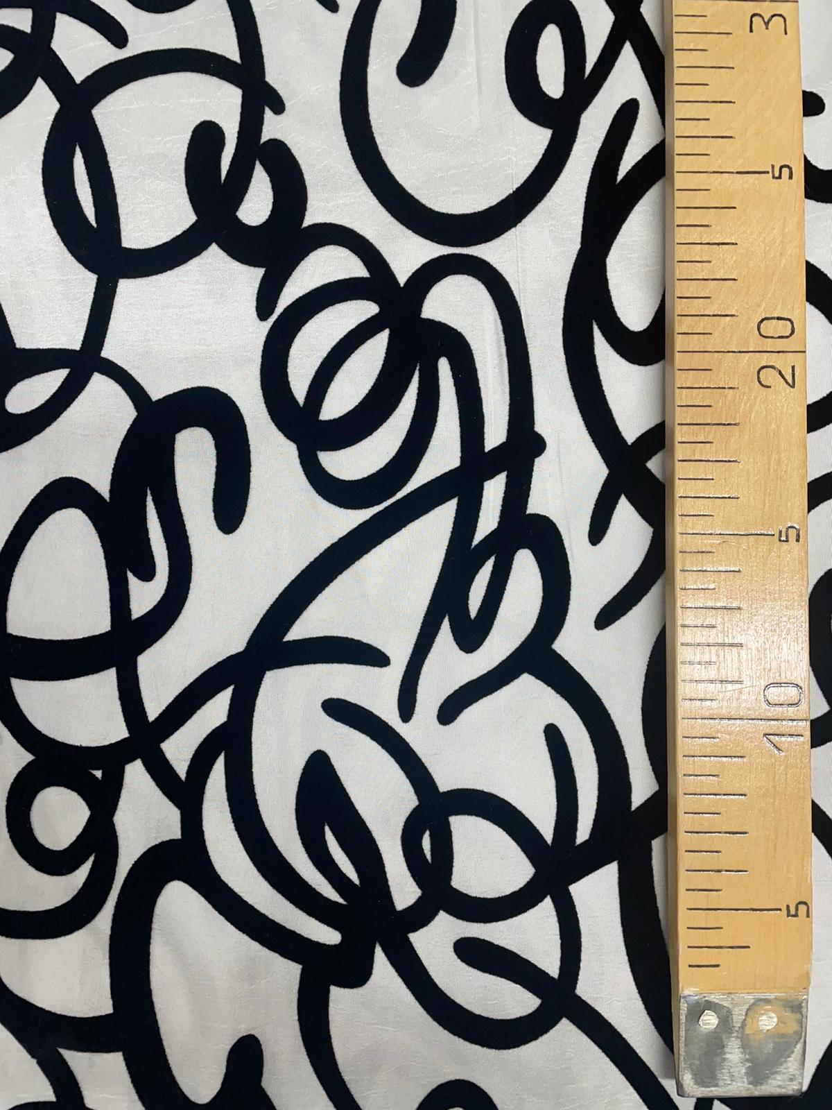 Black and white elegance, Tafti