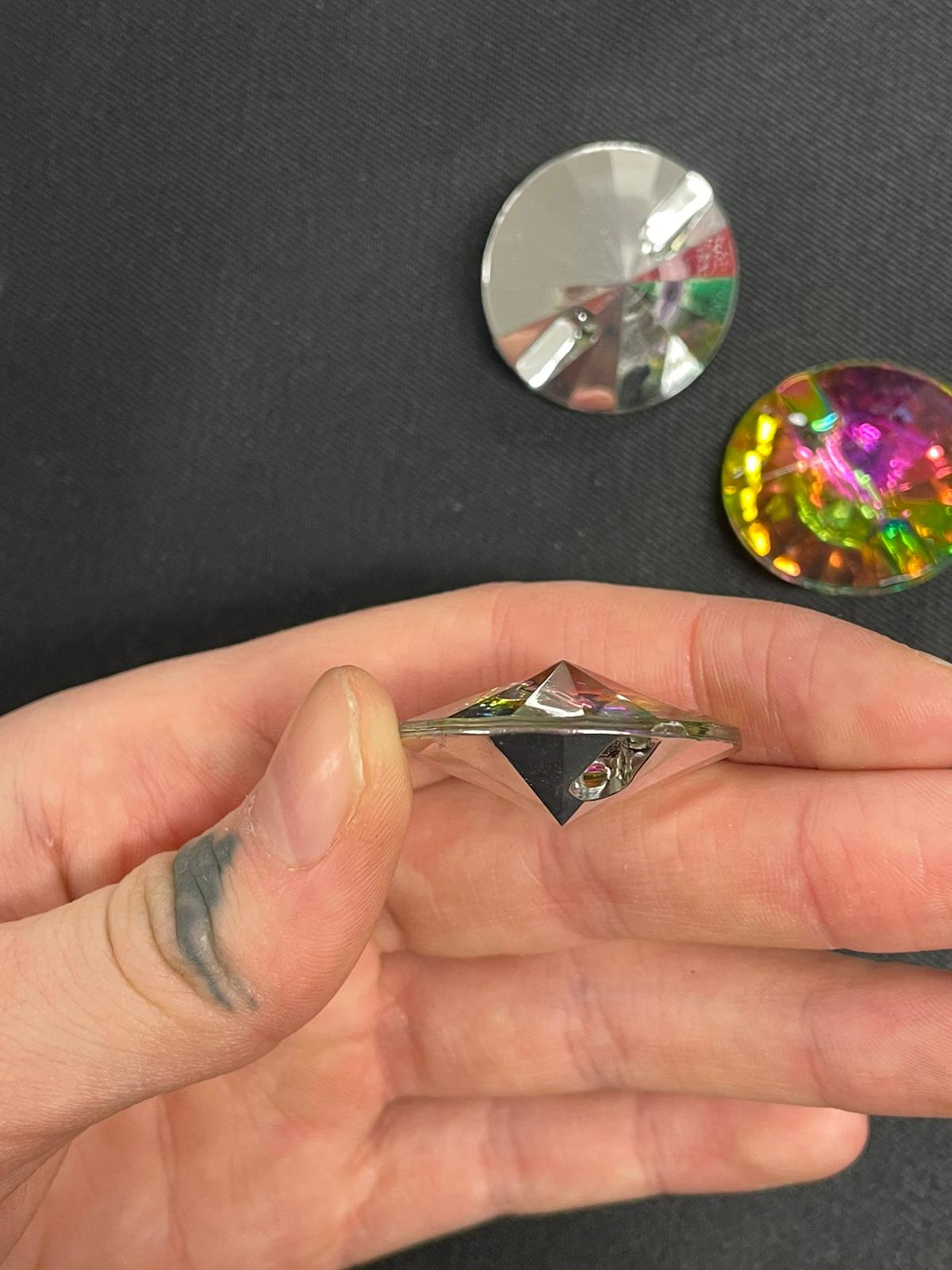 Prismatic Diamond, Nappi