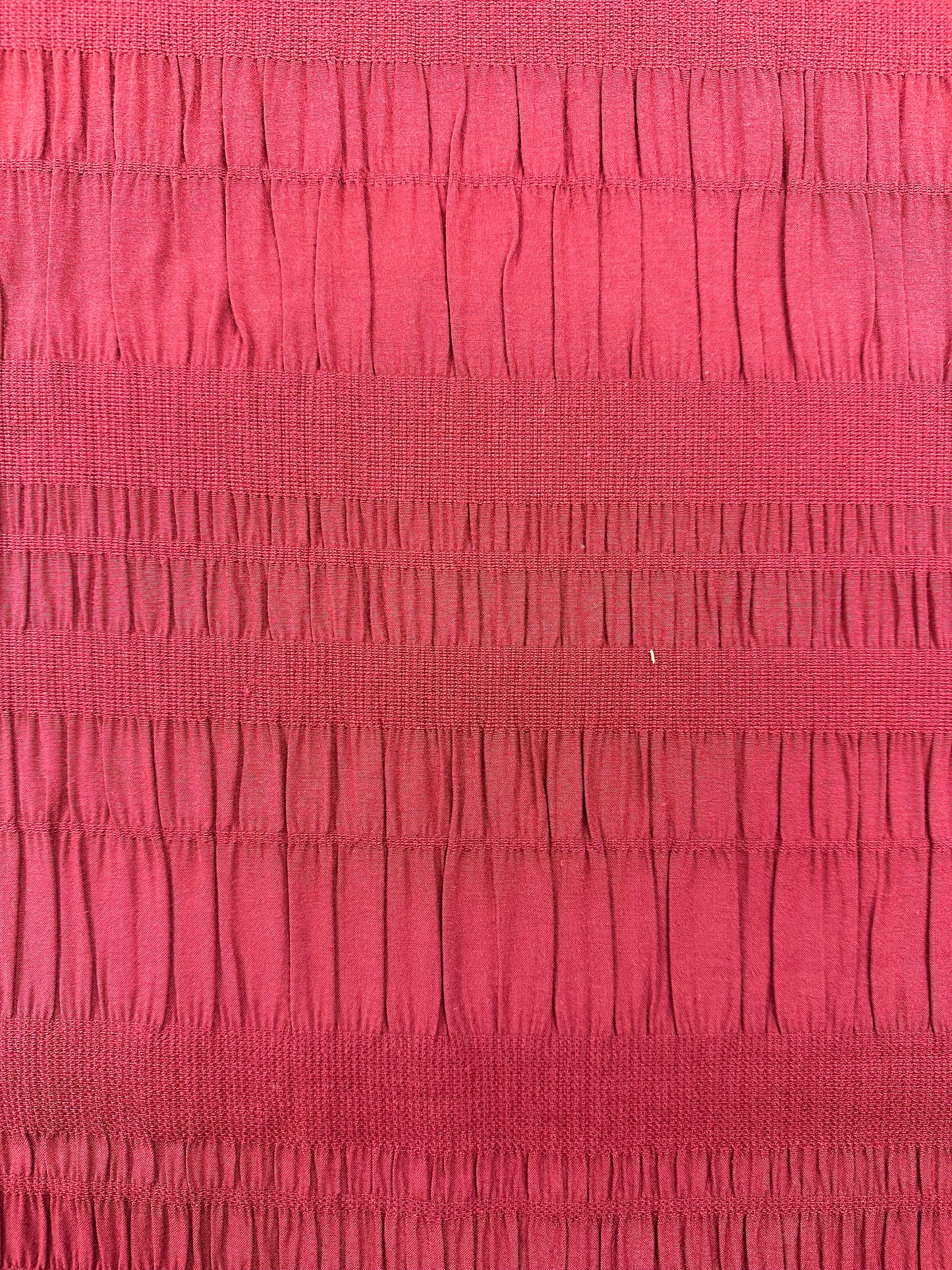 Elvira, punainen, kreppipintainen puuvillasekoite