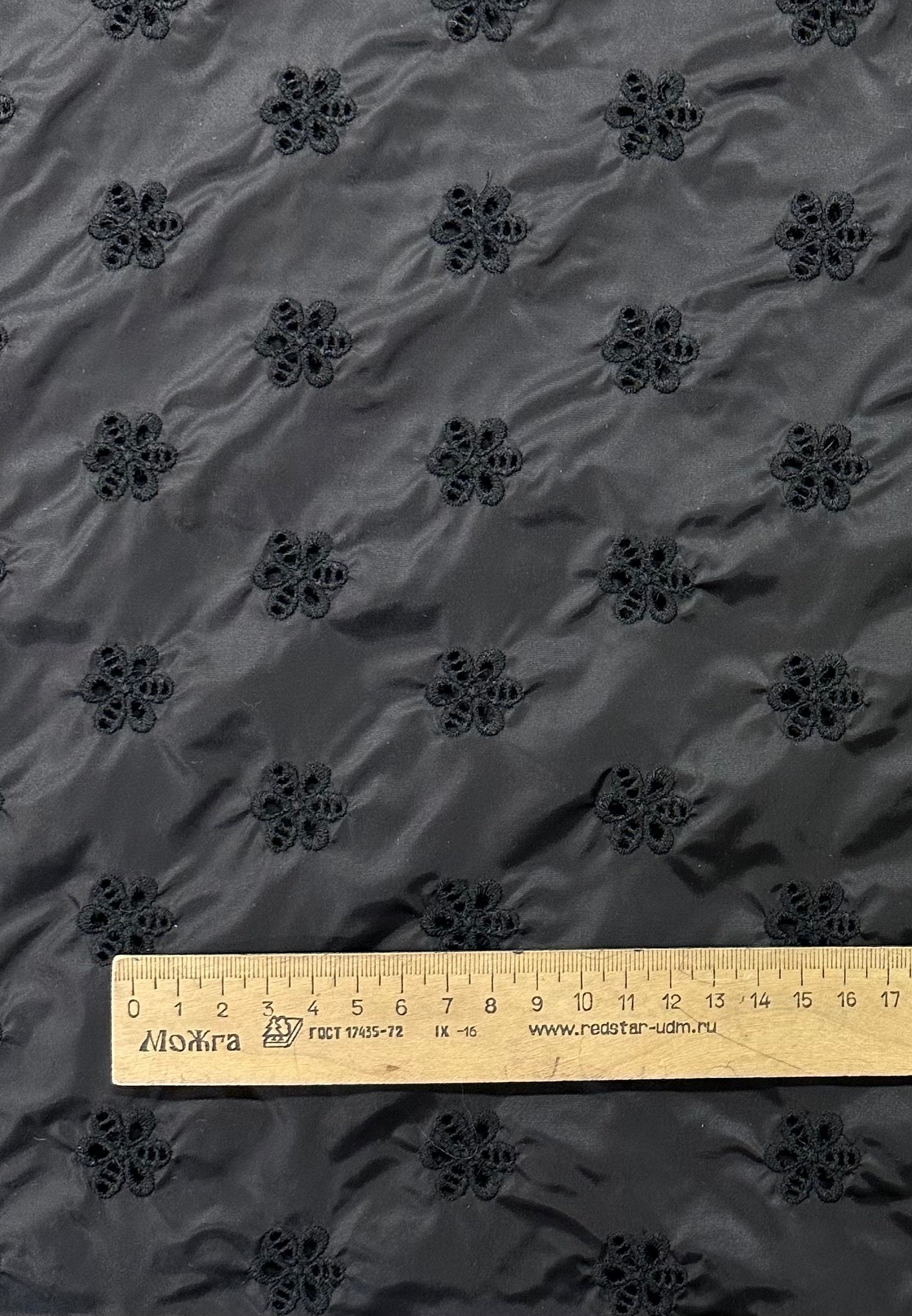 Prada, Emma, brodeerattu tafti