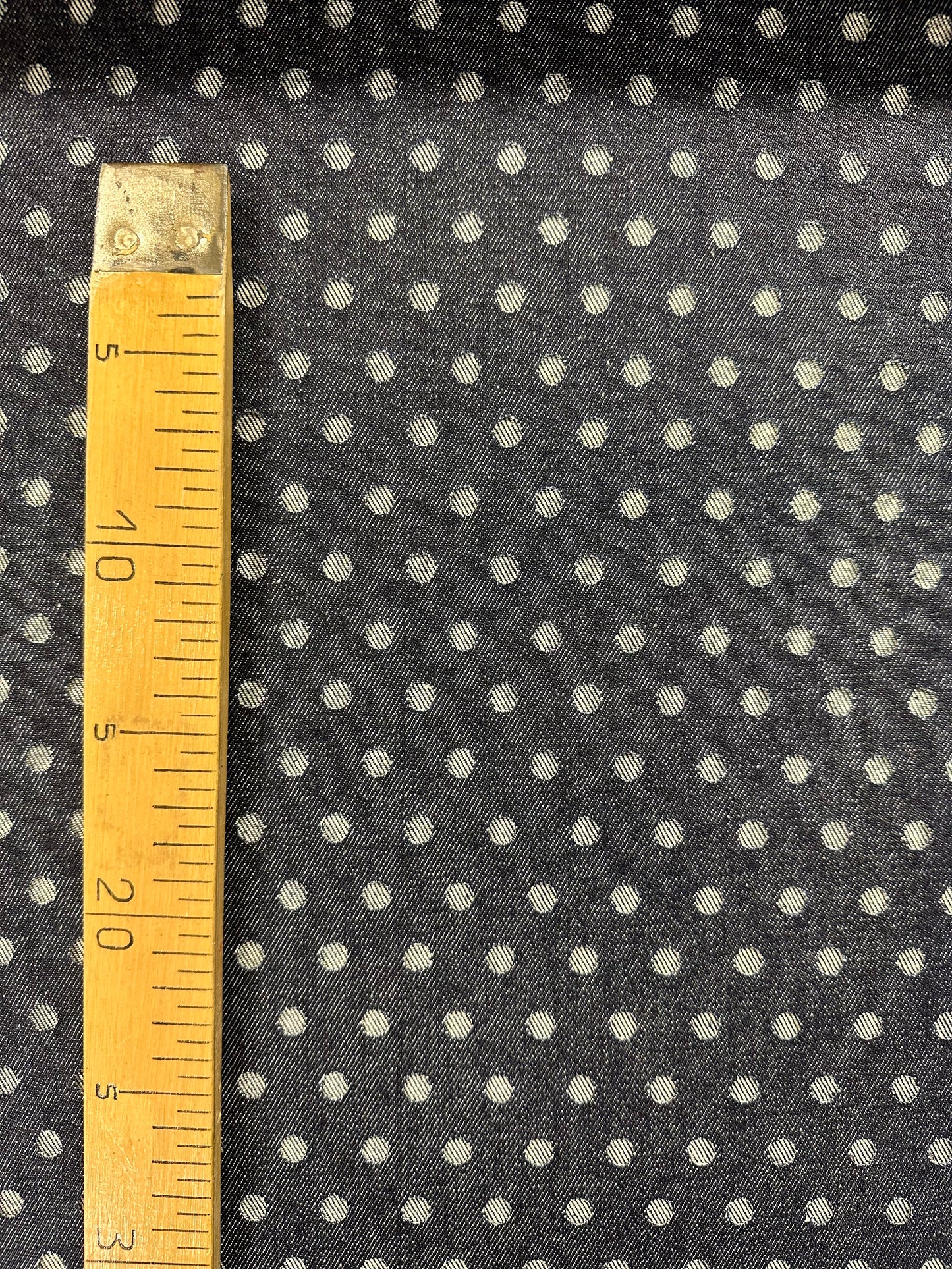 Chanel, perforoitu denim