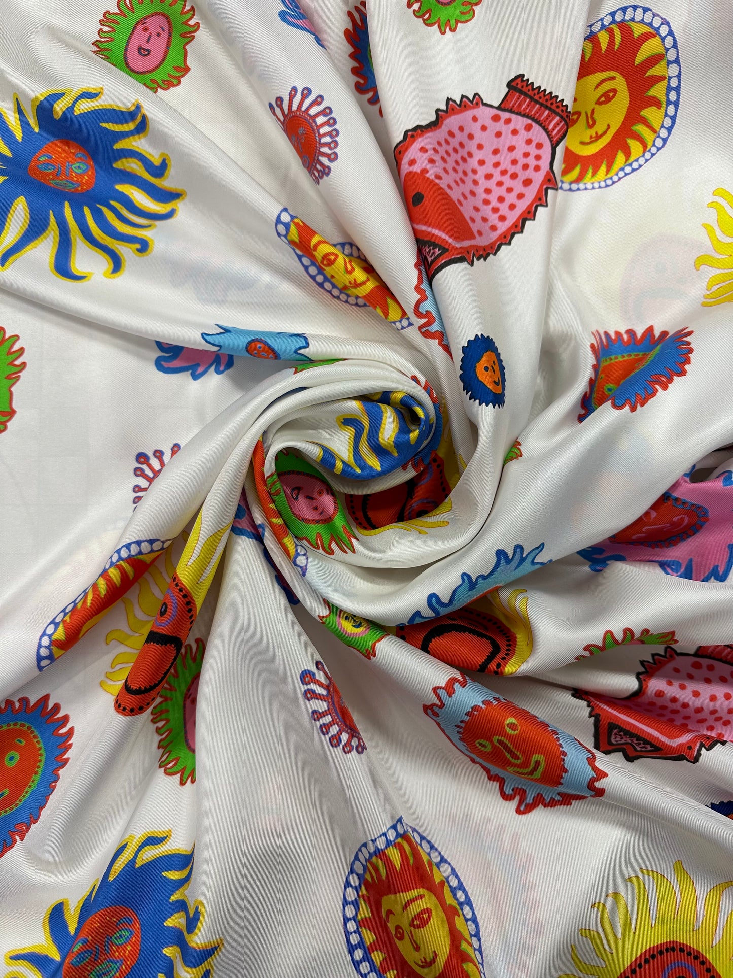 Louis Vuitton, tvillisilkki, Sun Faces ( Yayoi Kusama)
