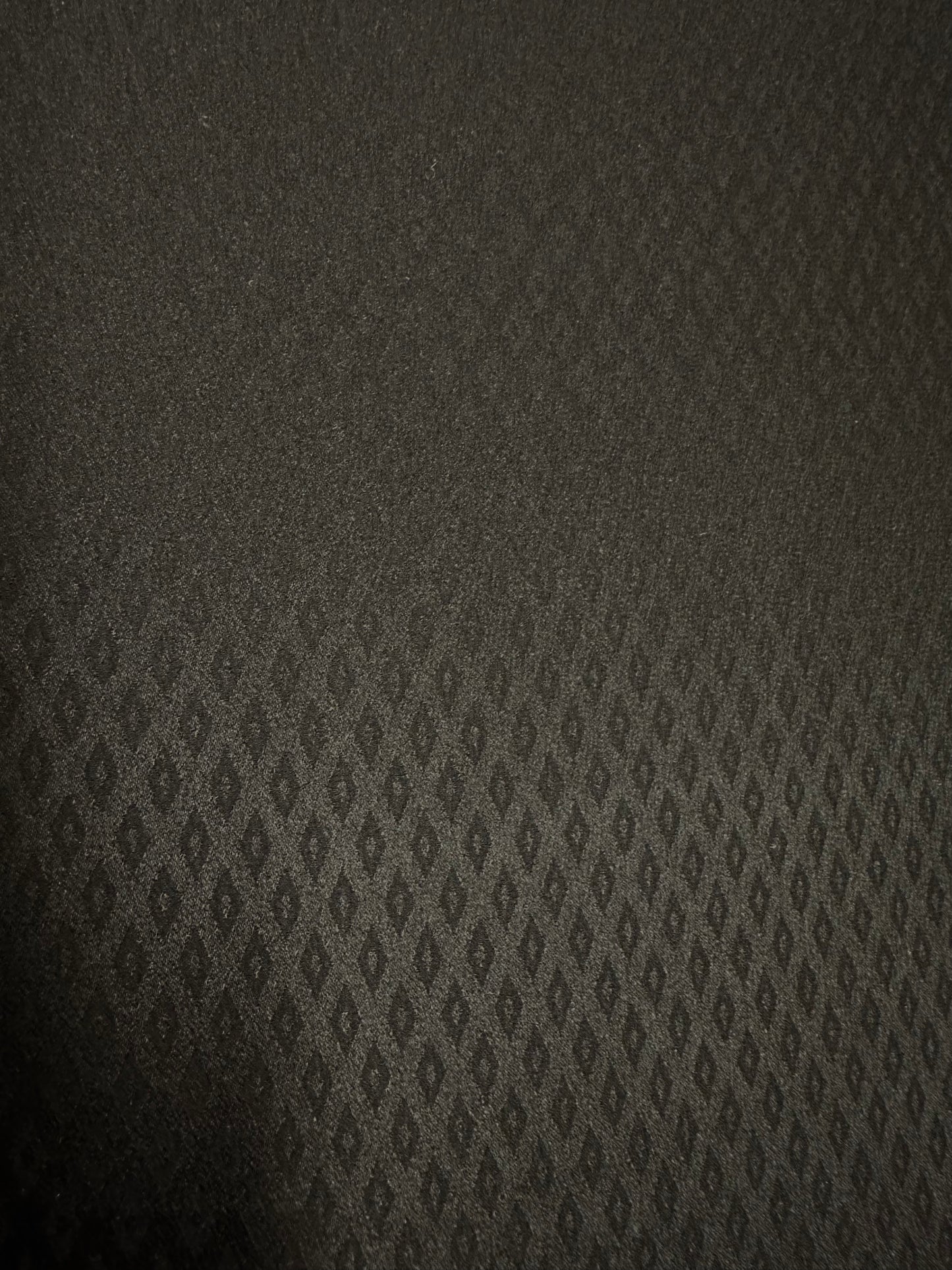 Yves Saint Laurent, salmiakkikuosinen silkki