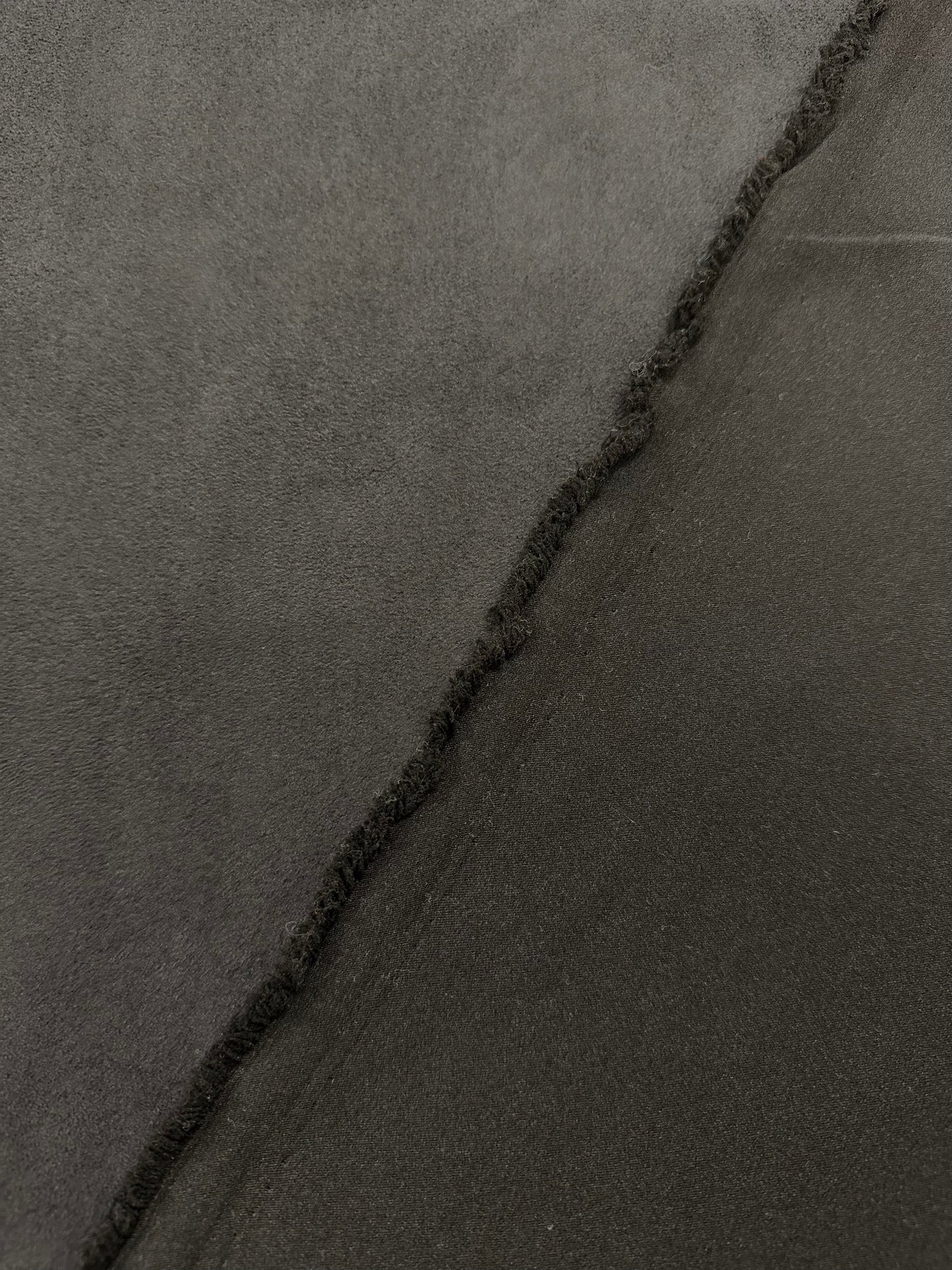 Tekosäämiskä, musta