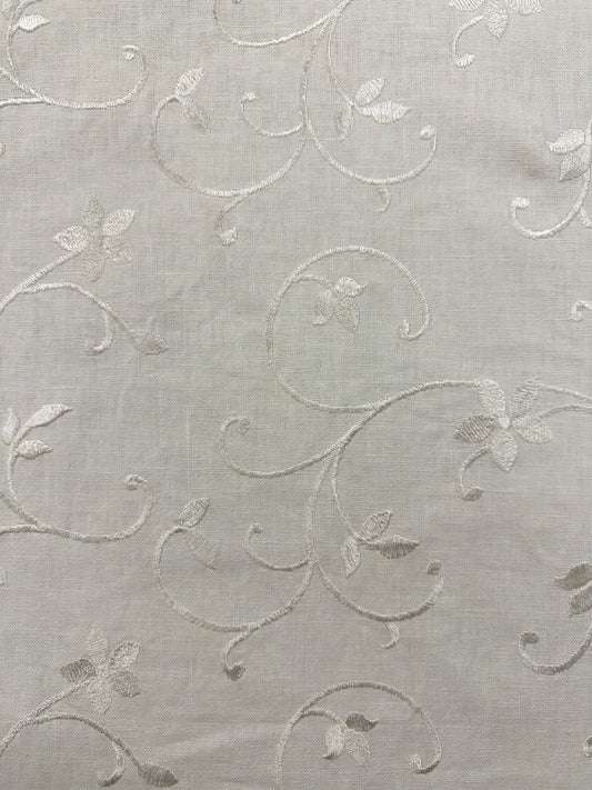 Brodeerattu luononvalkoinen pellava