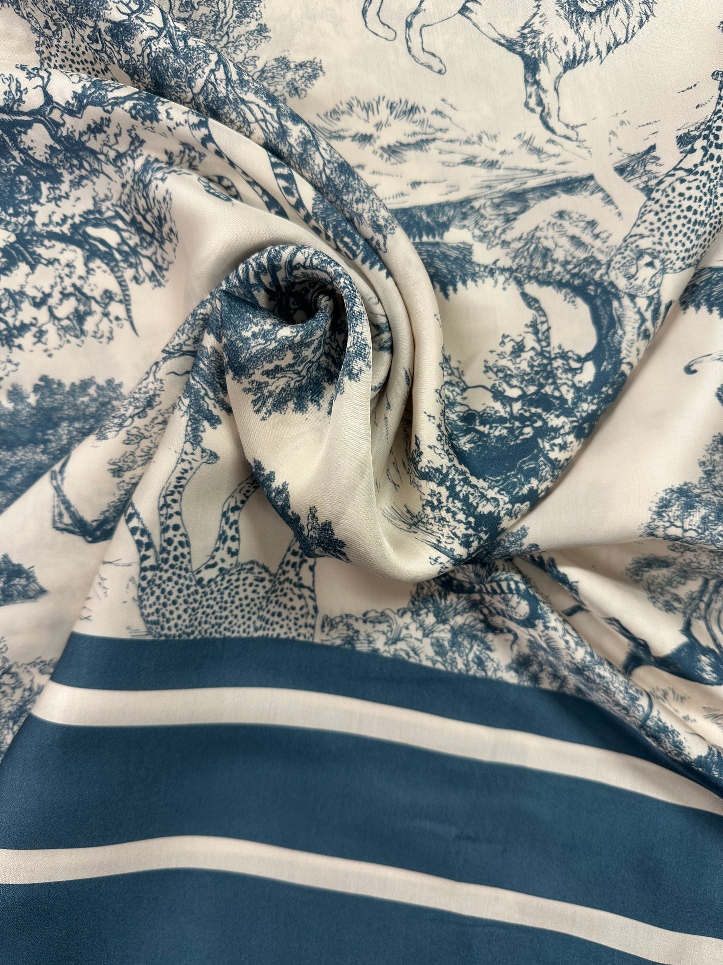 Haute couture, Wild Toile, harmaan sininen, viskoosisatiini