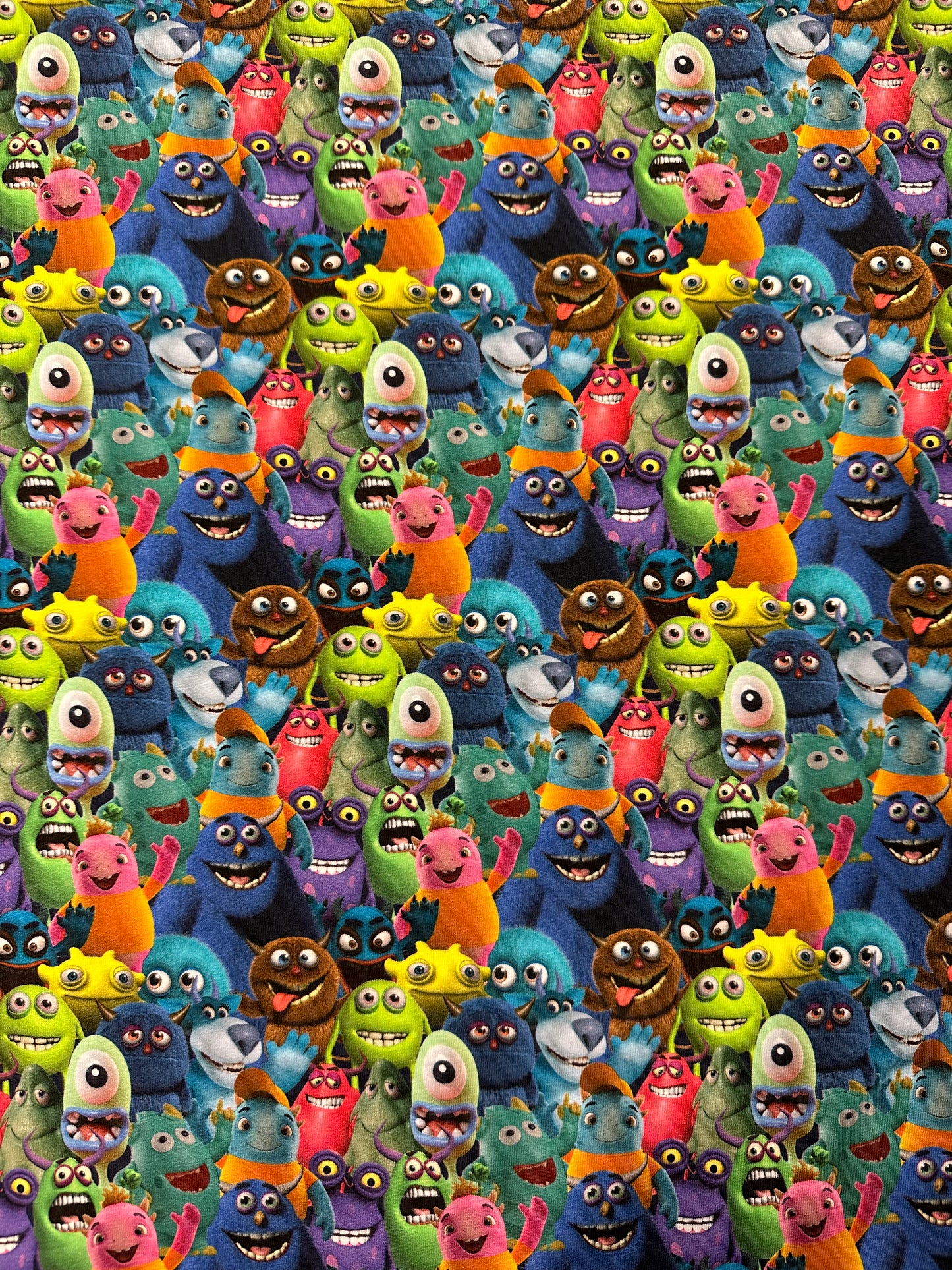 Riemuisat monsterit, puuvillatrikoo