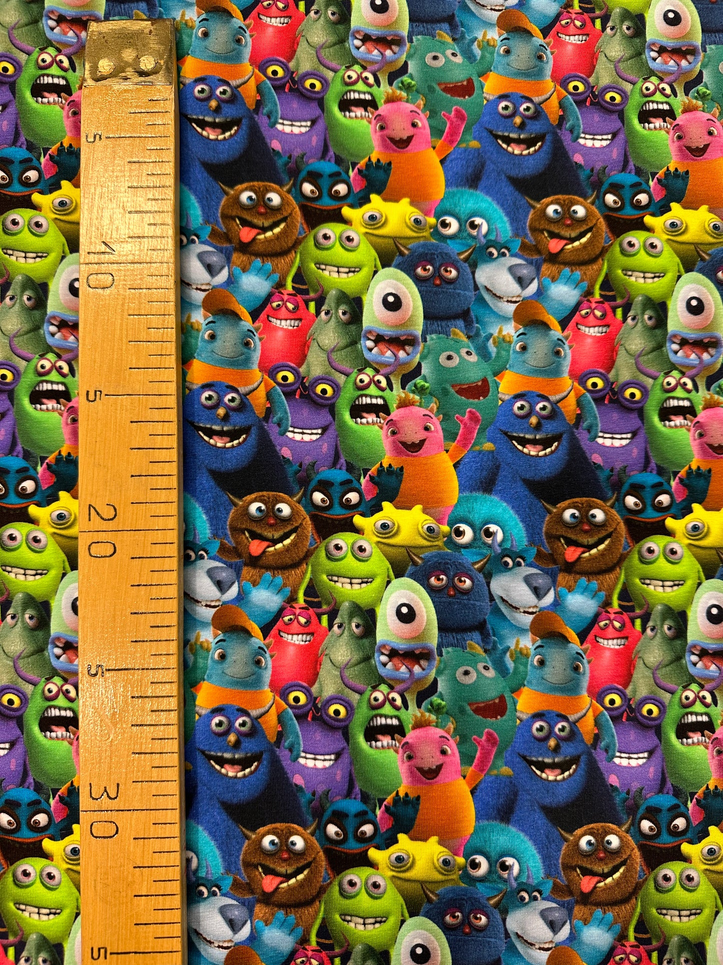 Riemuisat monsterit, puuvillatrikoo