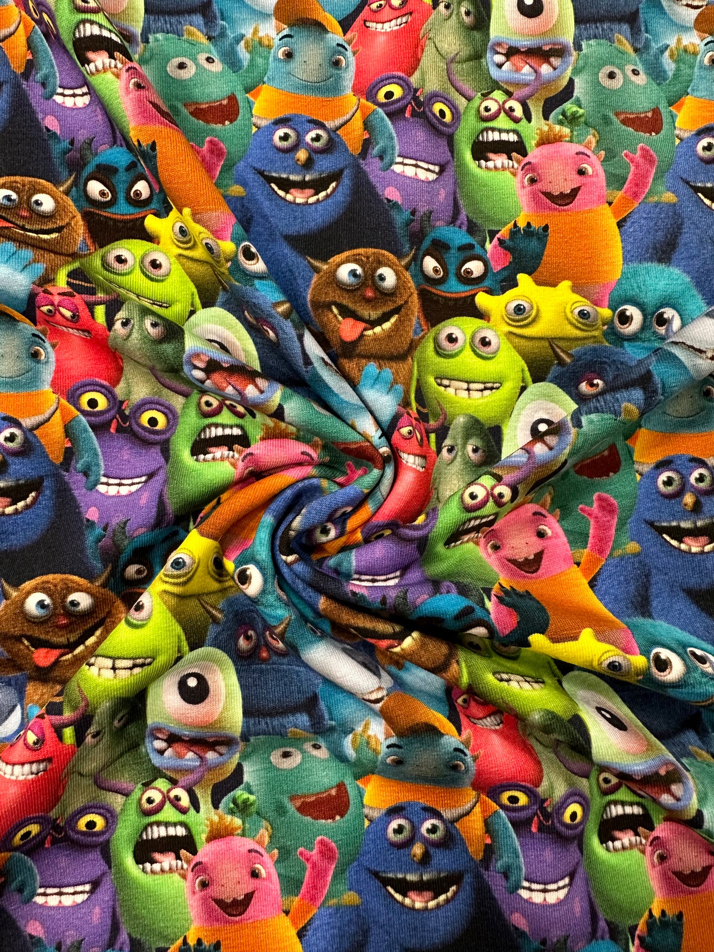 Riemuisat monsterit, puuvillatrikoo