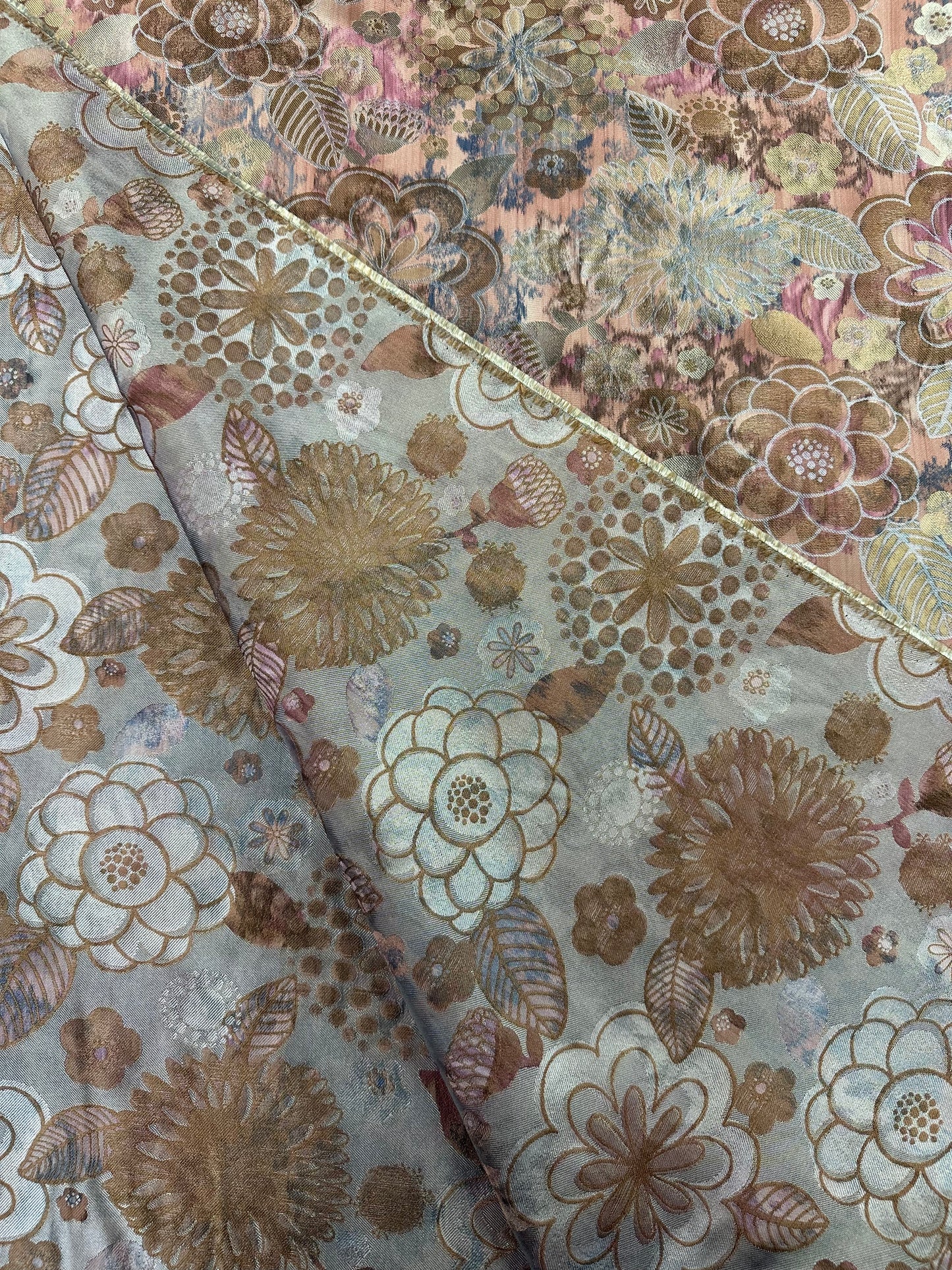 Edith, Yves Saint Laurent, sininen jakardi