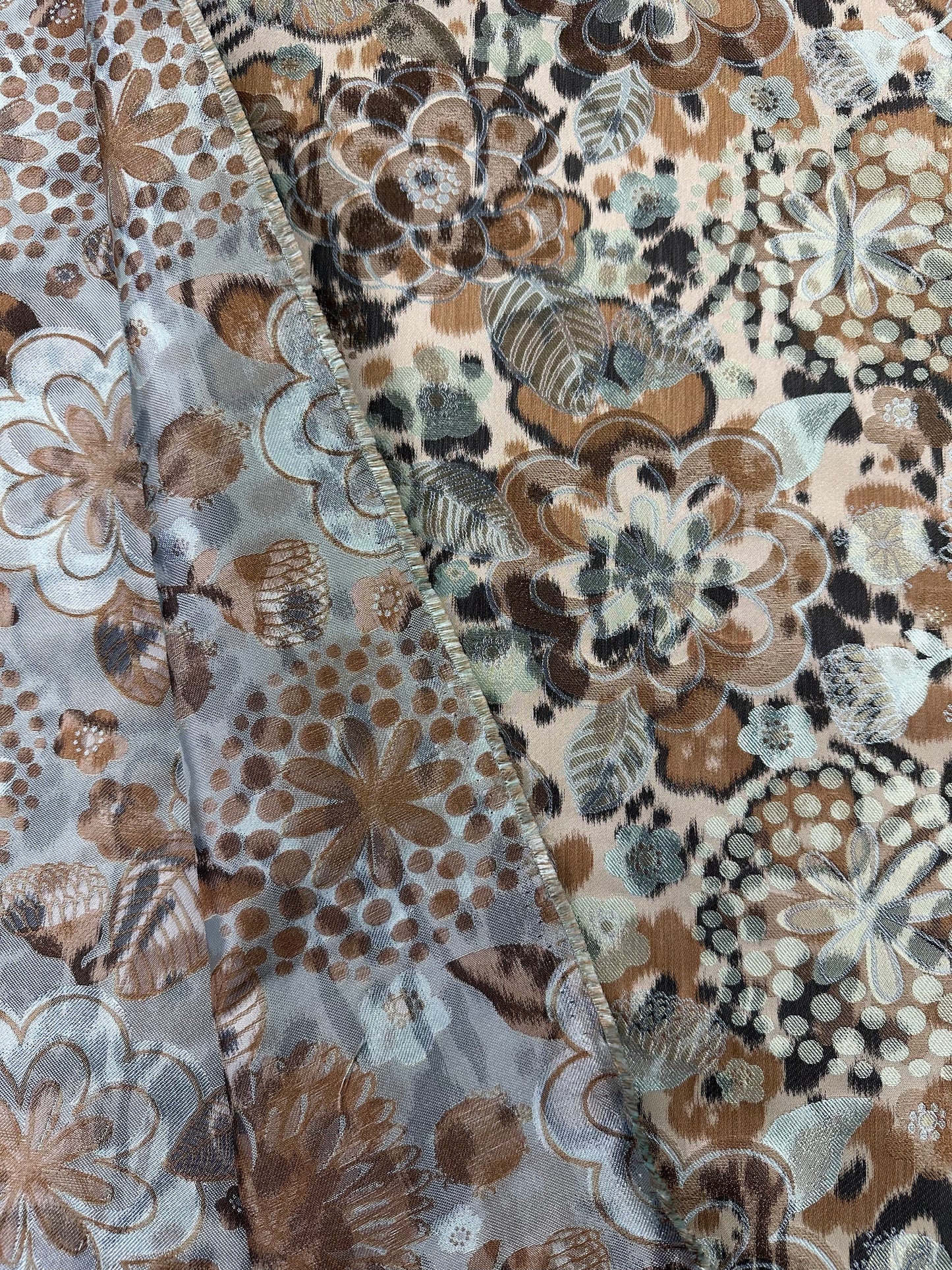 Edith, Yves Saint Laurent kukat, minttu jakardi