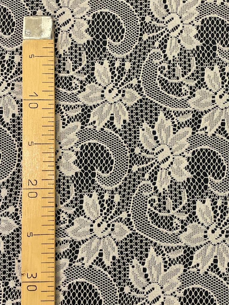Romantic beige, pitsi