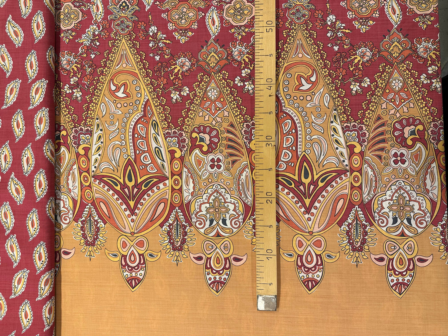 Venetsian tuulet, Vitale Barberis Canonico, villa-silkki