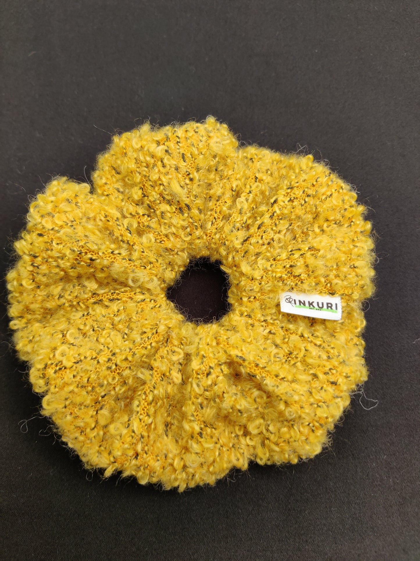 Ockra, hiusdonitsi, scrunchie