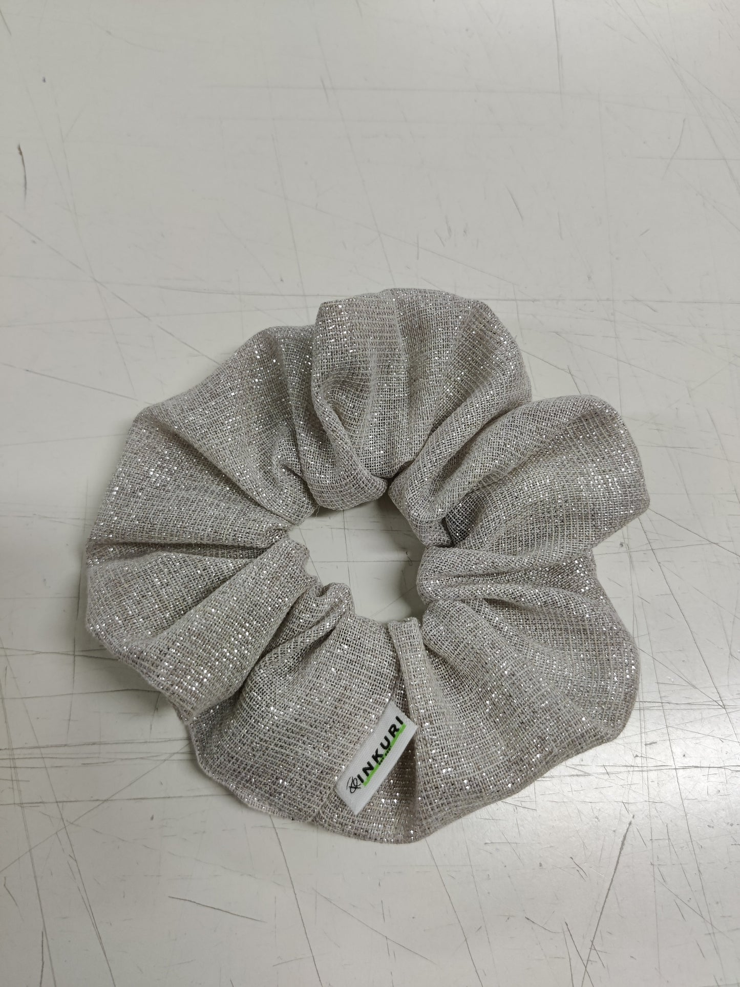 Kipinä, hiusdonitsi, scrunchie