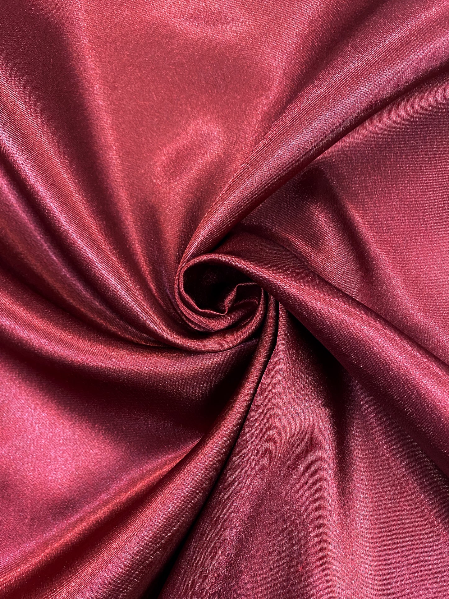 Bordeaux, viininpunainen, kreppisatiini, polyester