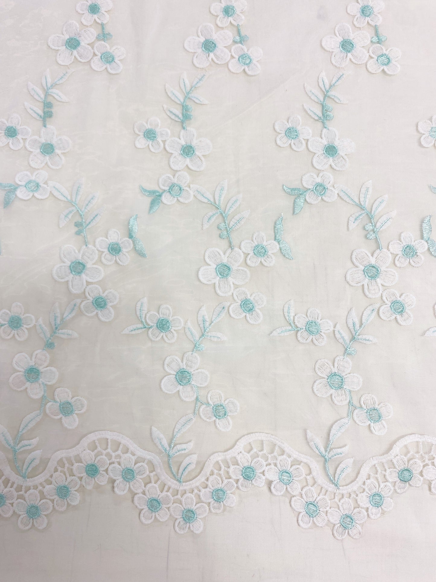 Midsummer, vaalea minttu, Italia, organzapitsi