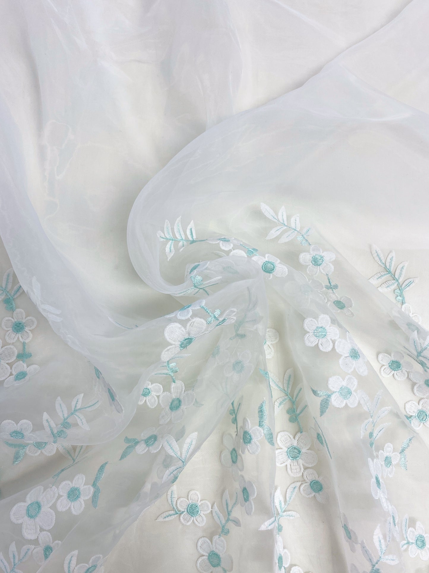 Midsummer, vaalea minttu, Italia, organzapitsi