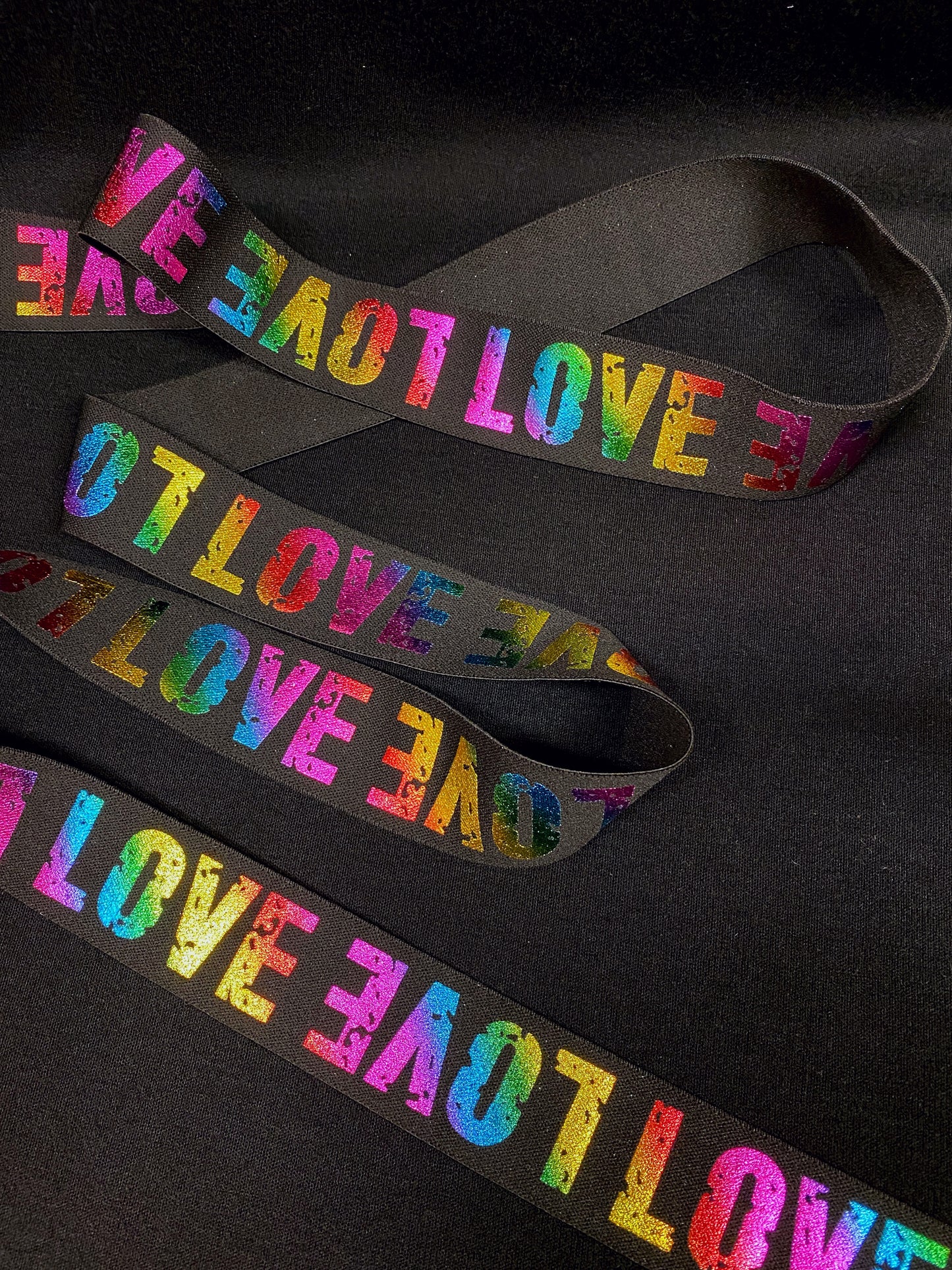LOVE- glitterkuminauha, pride, 4 cm leveä