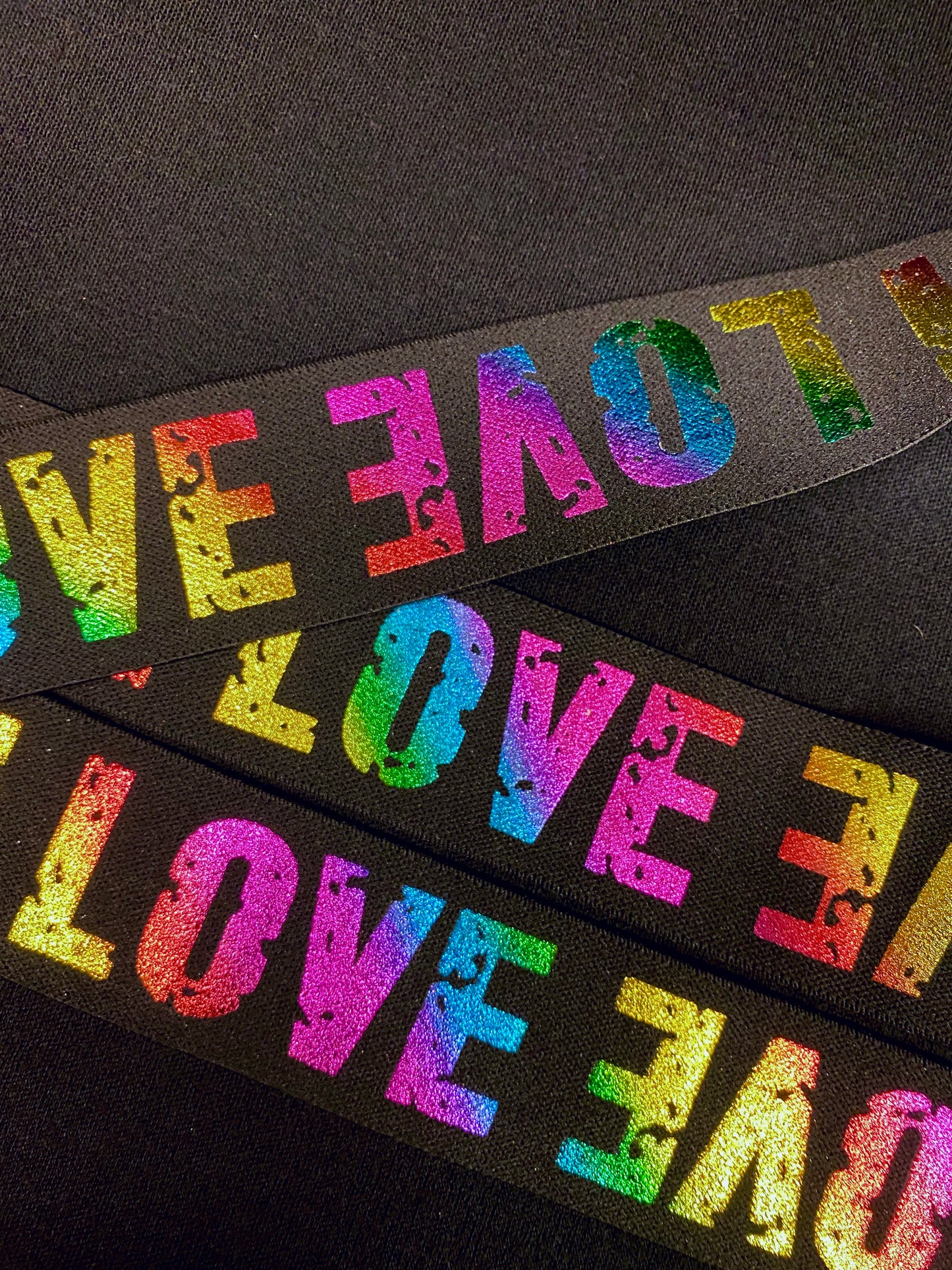 LOVE- glitterkuminauha, pride, 4 cm leveä