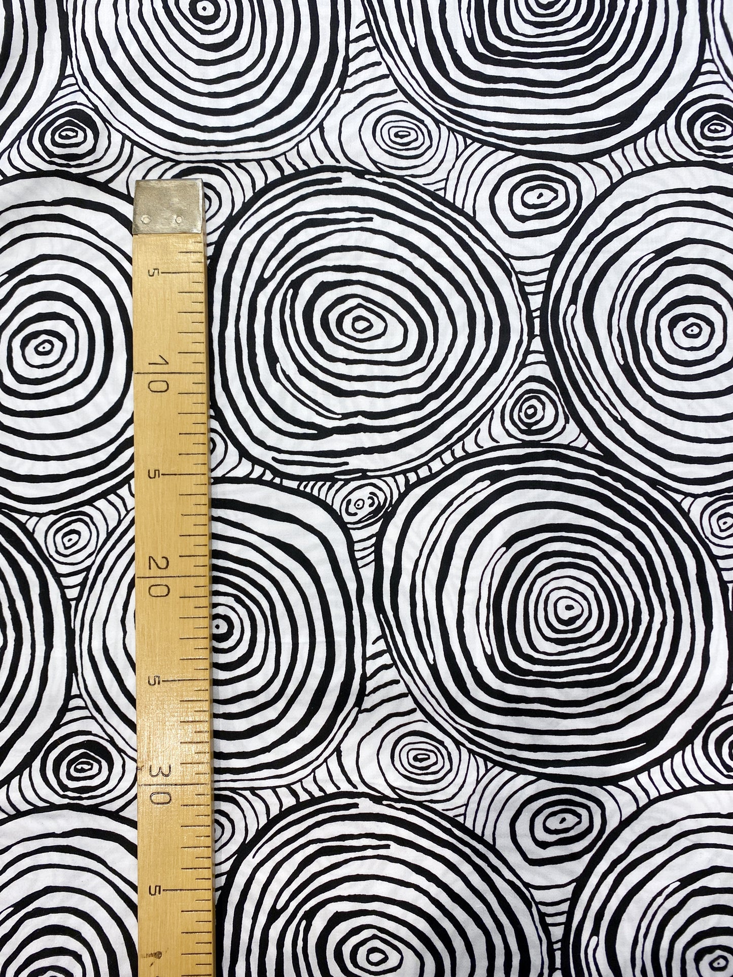 Uni, mustavalkoinen, puuvillabatistisatiini, leveys 274 cm