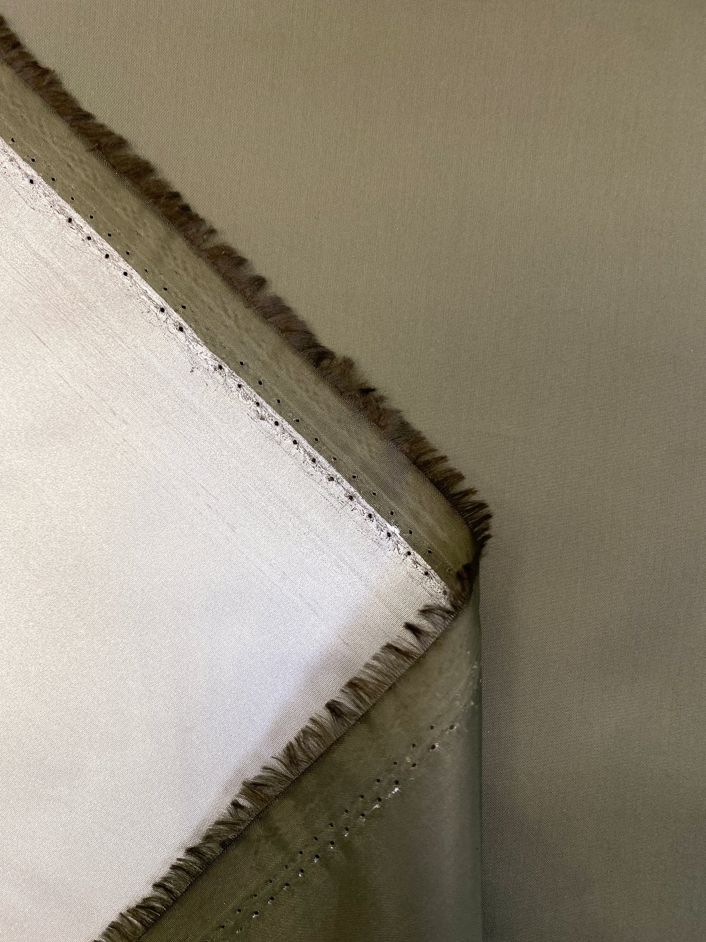 Shield, khaki, vettähylkivä ulkoilukangas