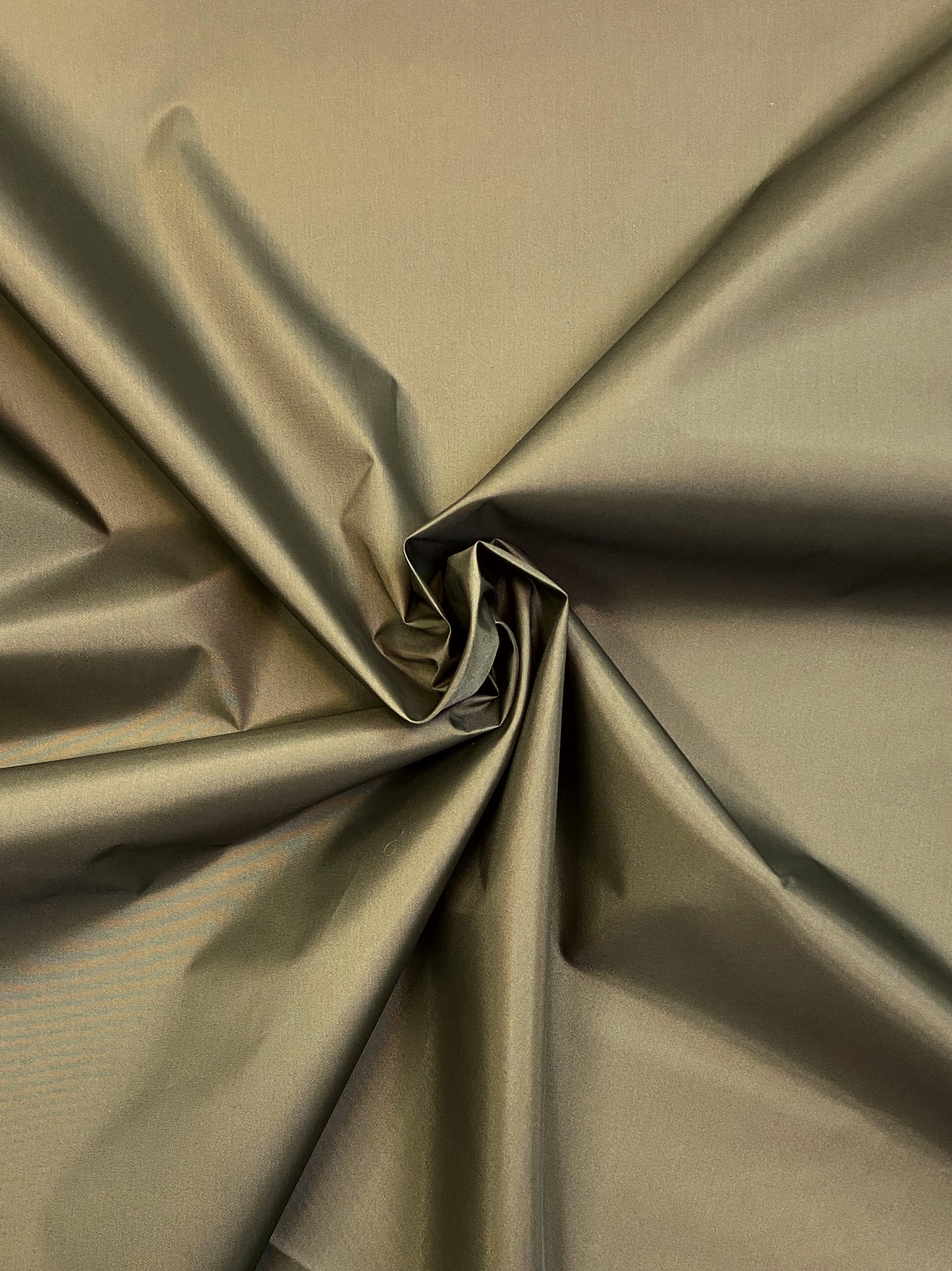 Shield, khaki, vettähylkivä ulkoilukangas