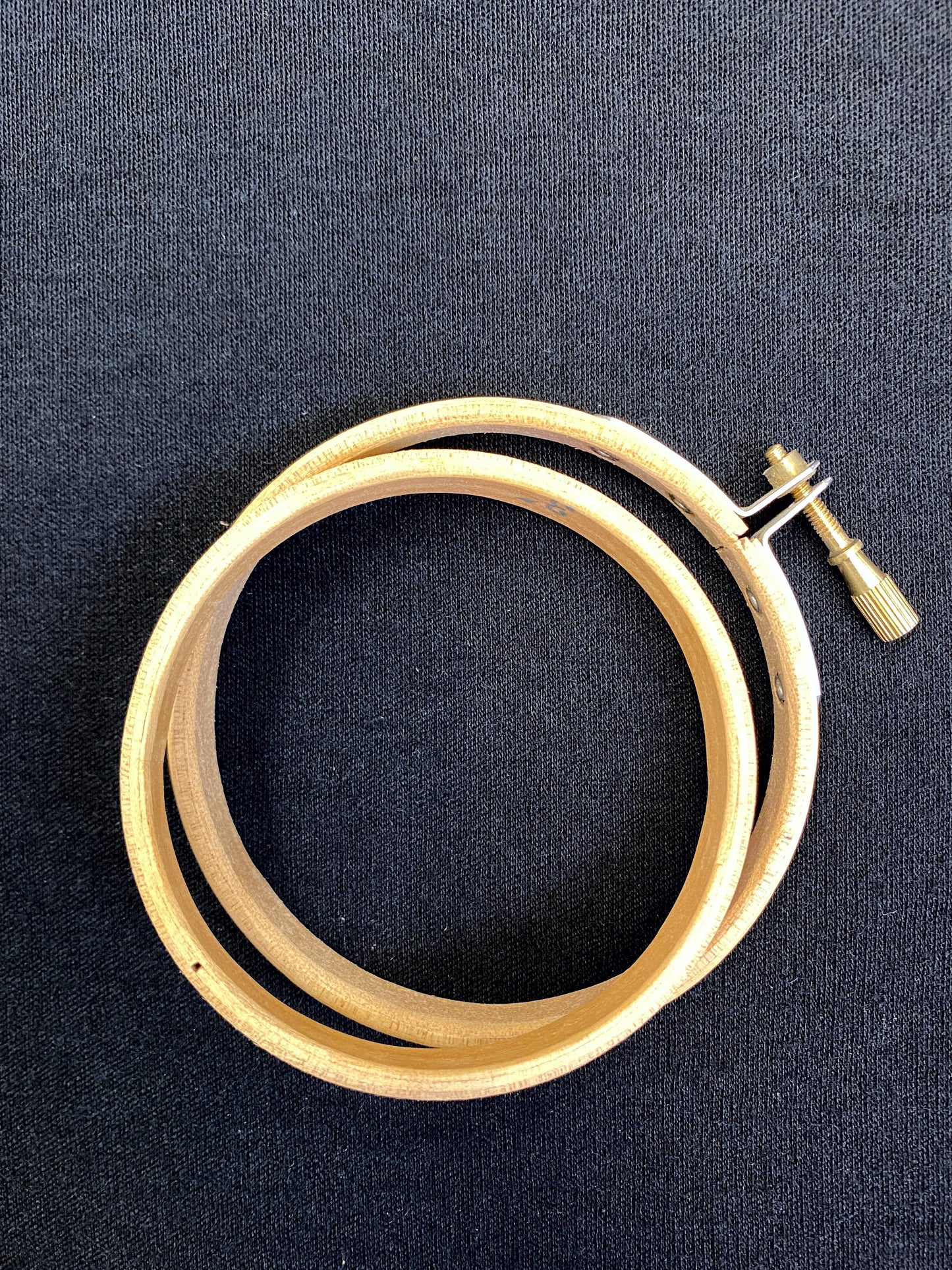 Kirjontakehys, puinen, halkaisija 9- 29,5 cm