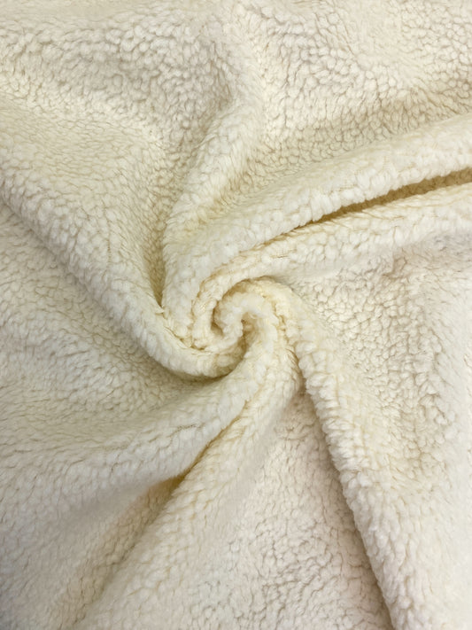 Teddy, luonnonvalkoinen