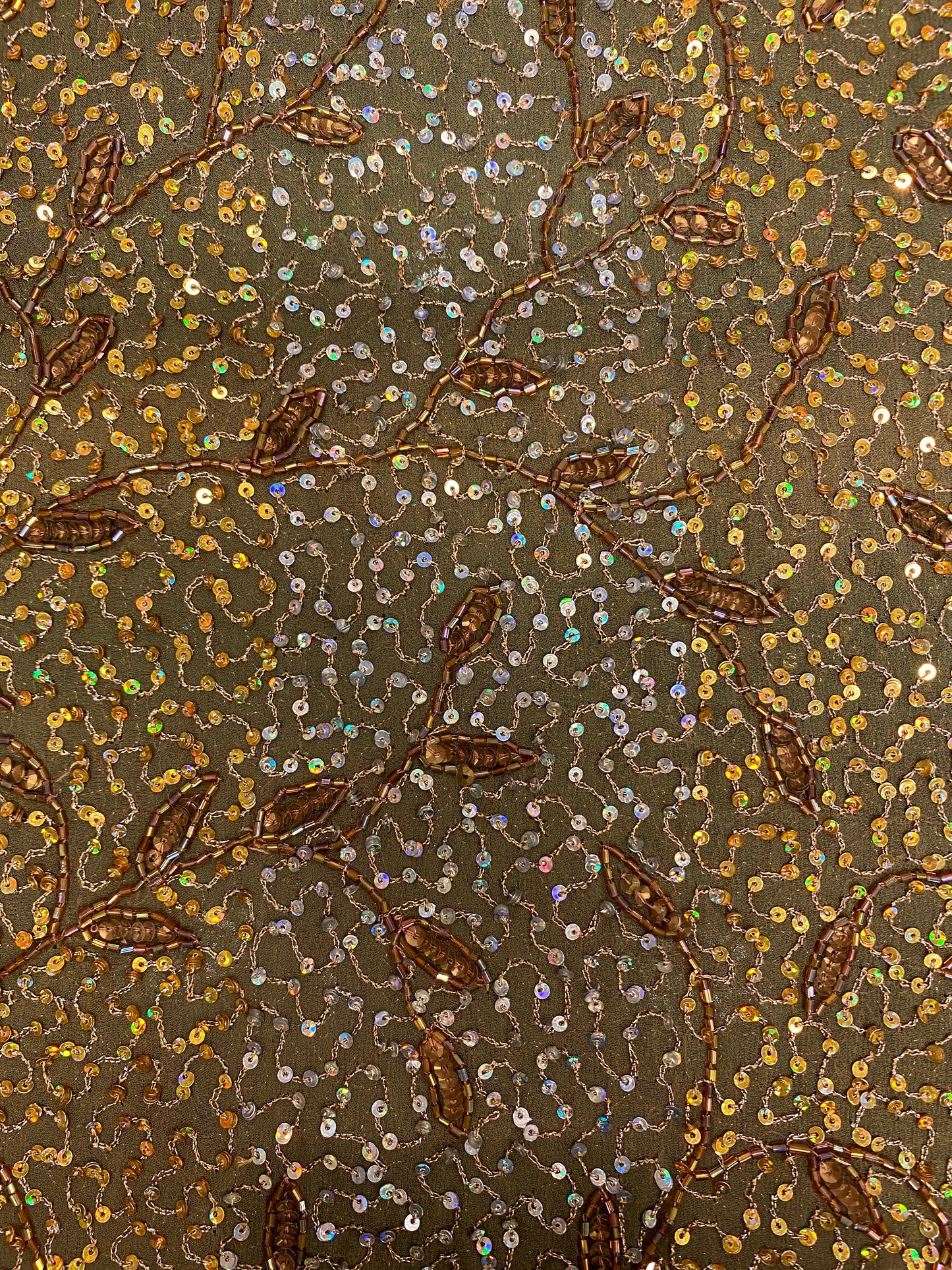 Kirjailtu silkki, oliivi