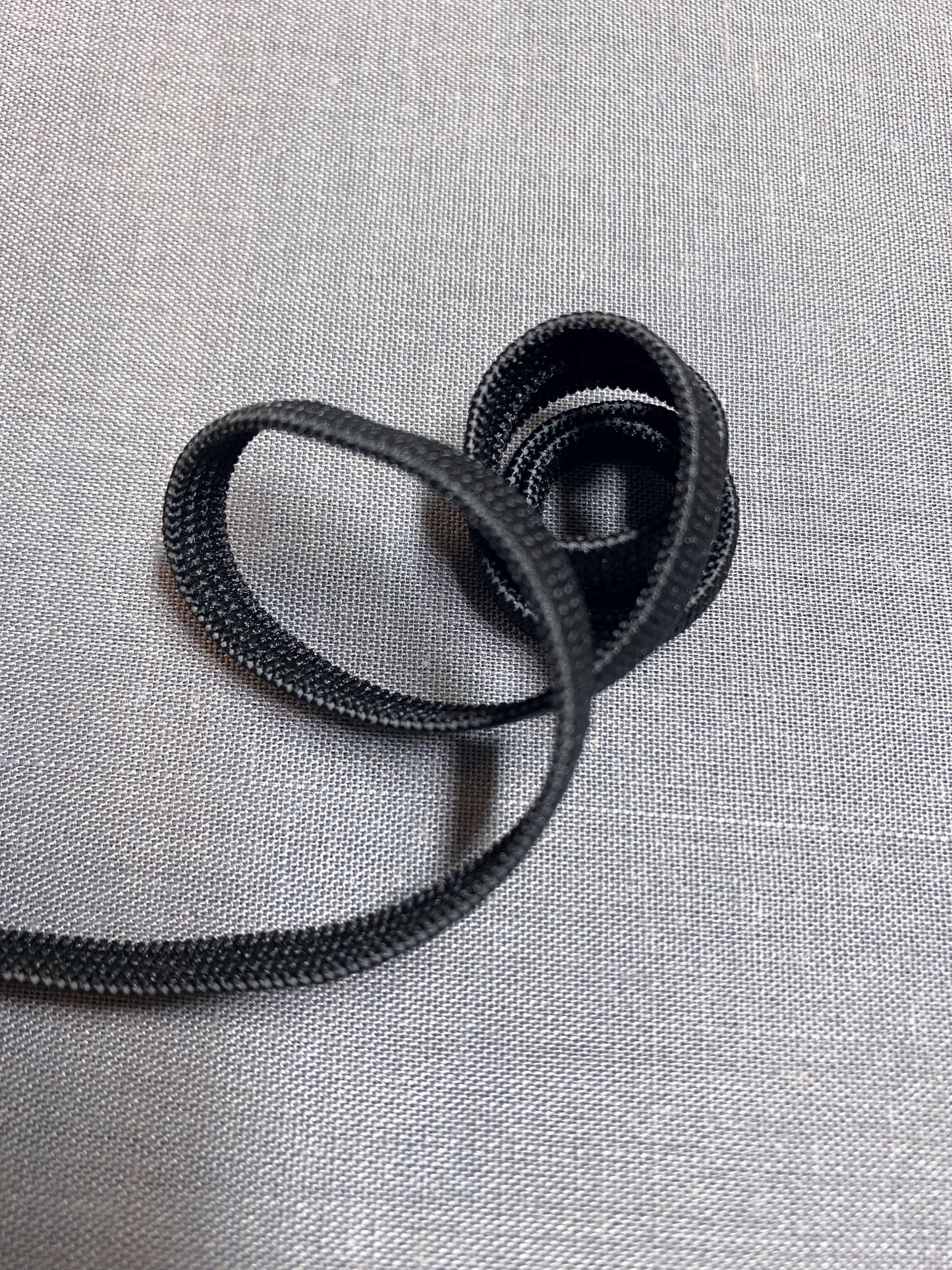 Kuminauha, musta, litteä 5 mm