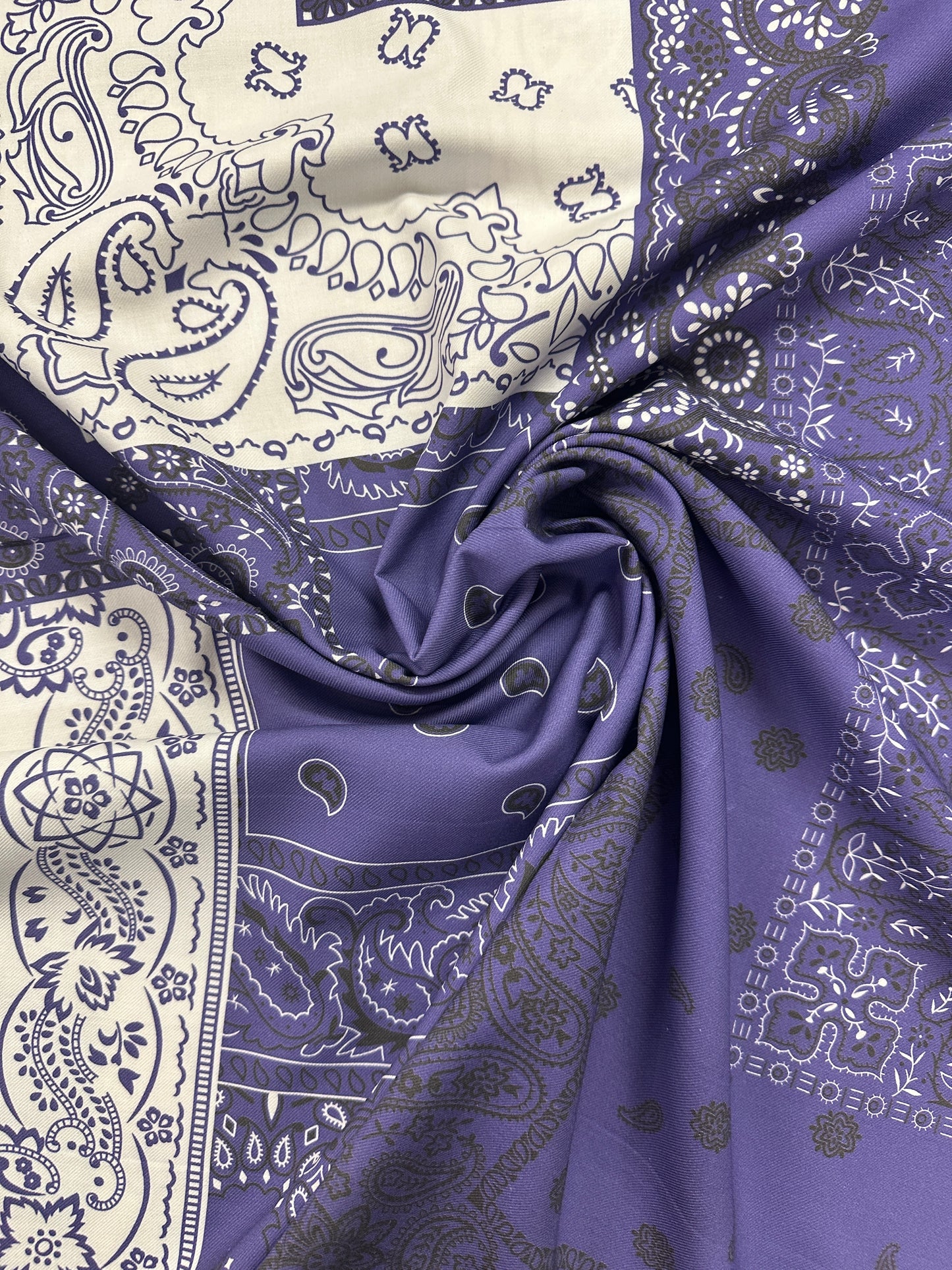 Bandana, viskoosipuuvillatvilli.