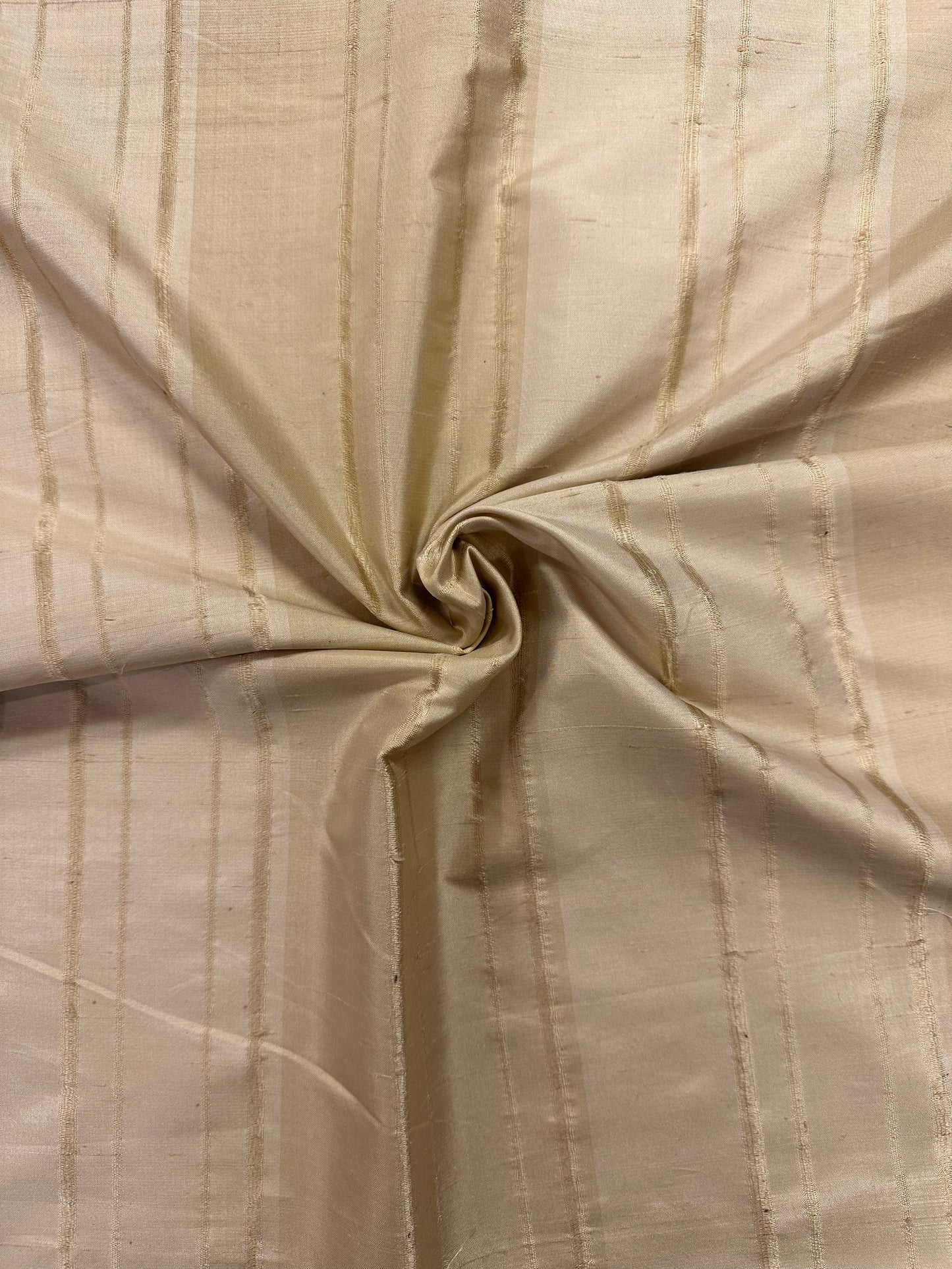 Rustic, kellertävä beige, shantung-silkki