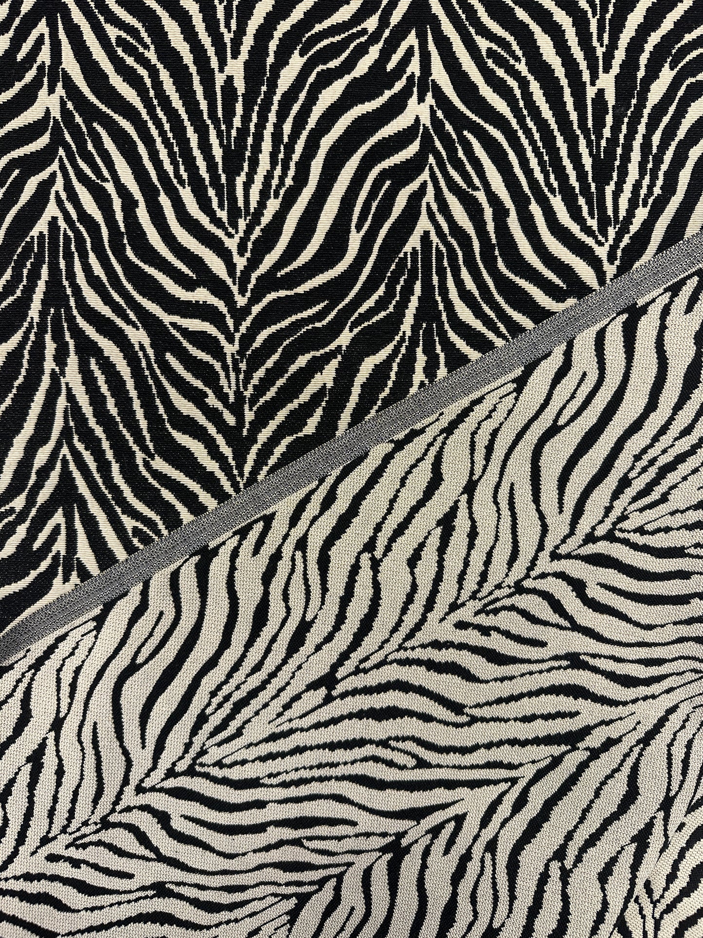 Zebra, gabardiini.