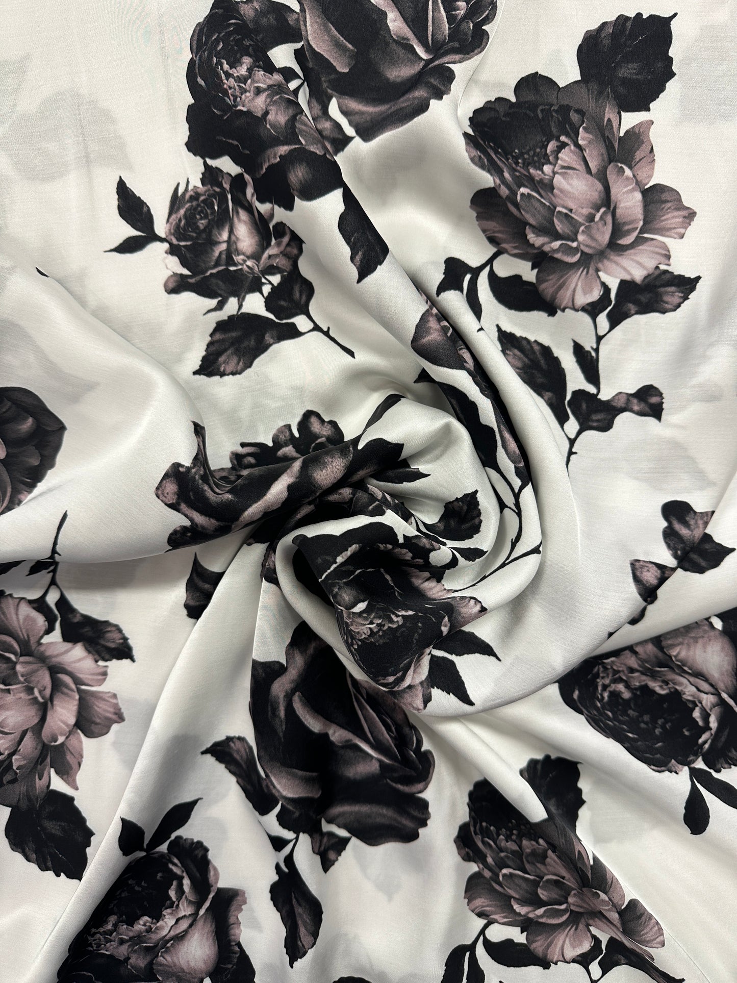 Black rose, viskoosisatiini.