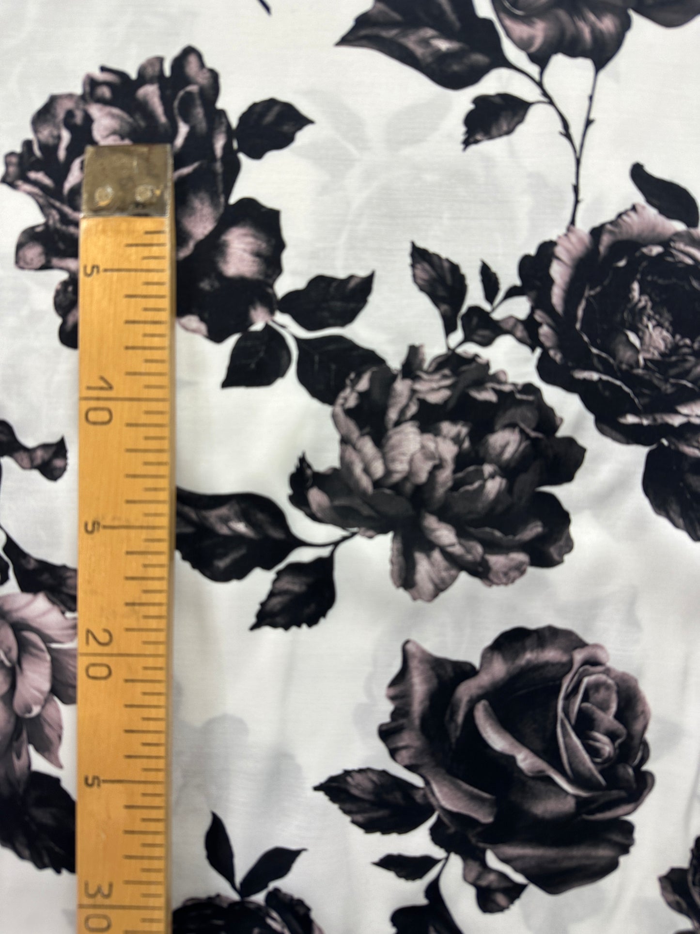 Black rose, viskoosisatiini.