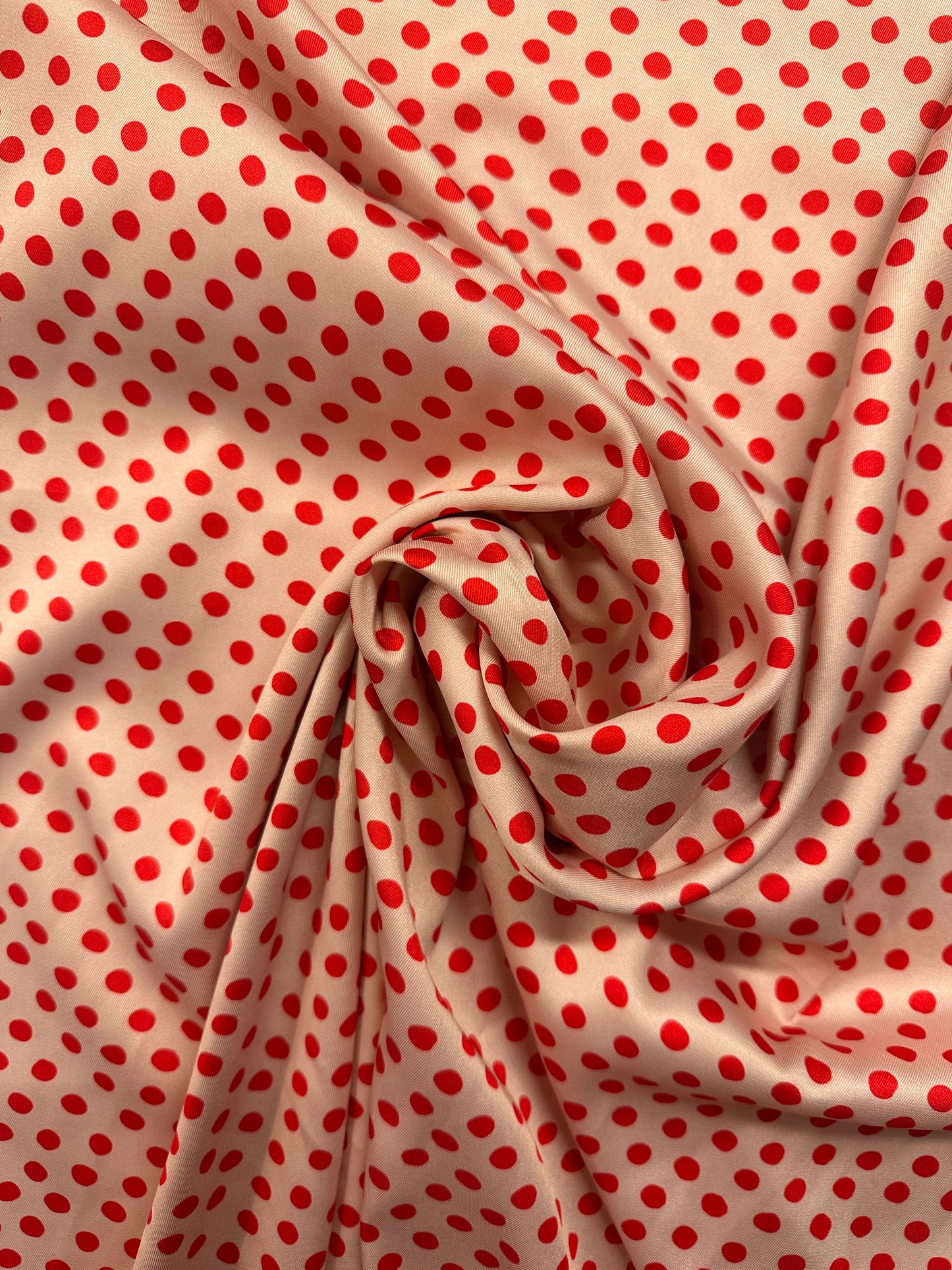 Polka dot polyesteritvilli