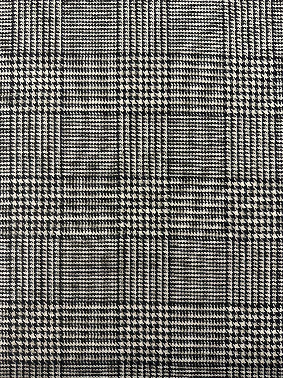 Valentino, Checkerd pattern, villa.