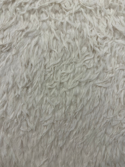 Feather hair, vegan tekoturkki, luononvalkoinen.