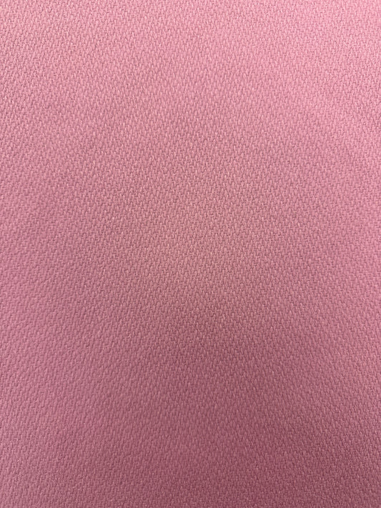 Vispi, marjapuurovärinen.