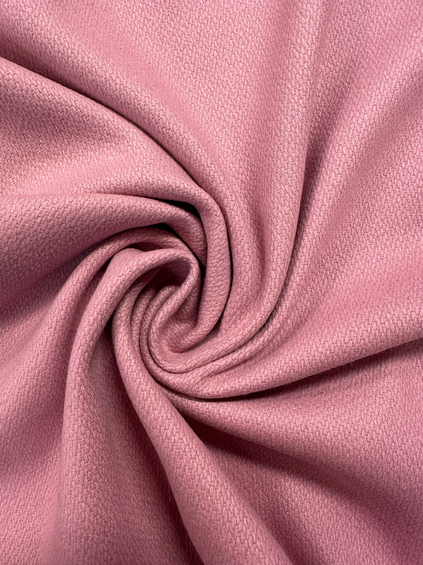 Vispi, marjapuurovärinen.