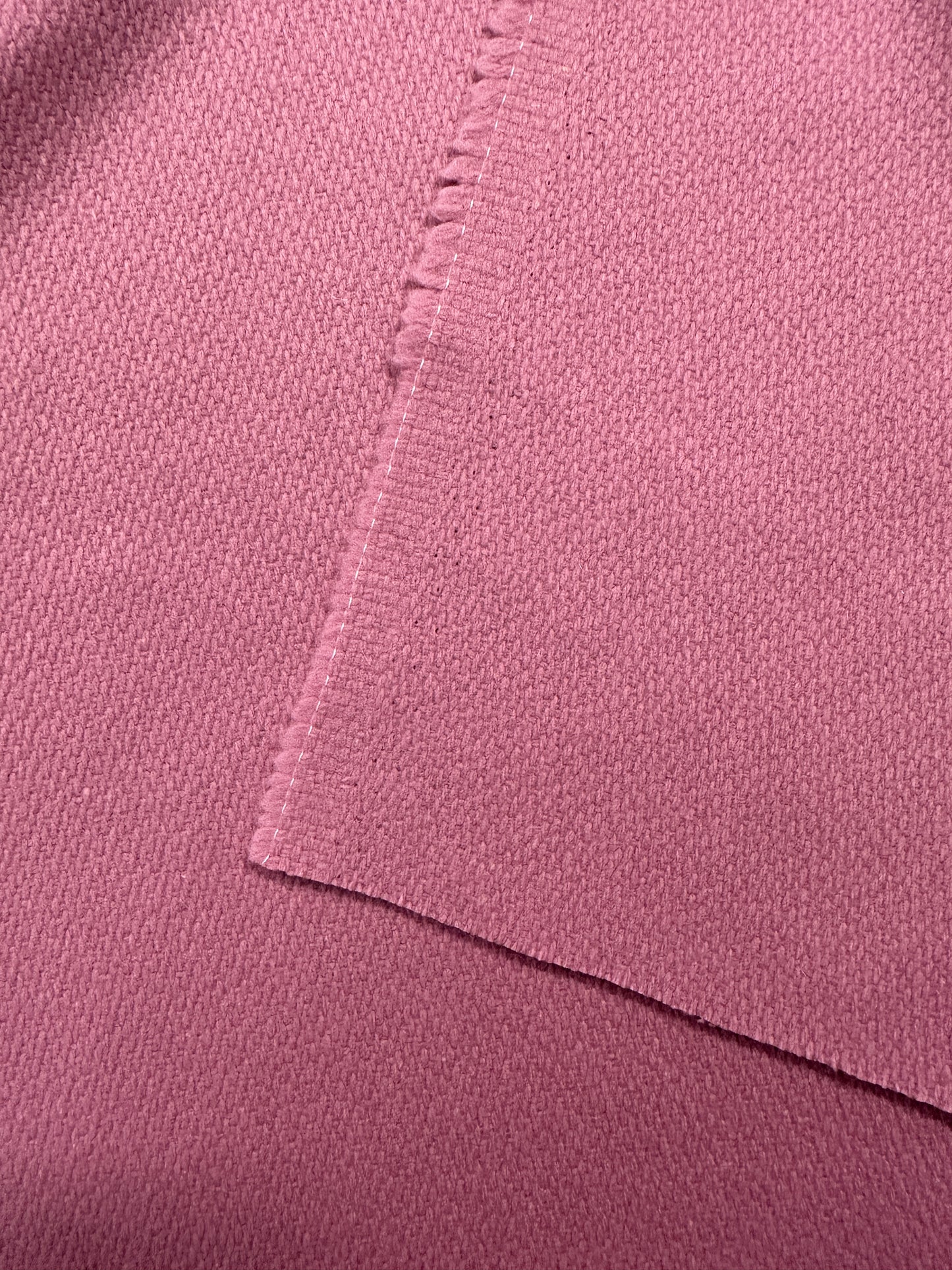 Vispi, marjapuurovärinen.