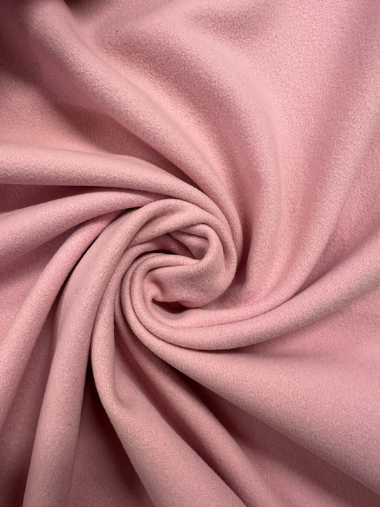 Hattara, vaaleanpunainen.