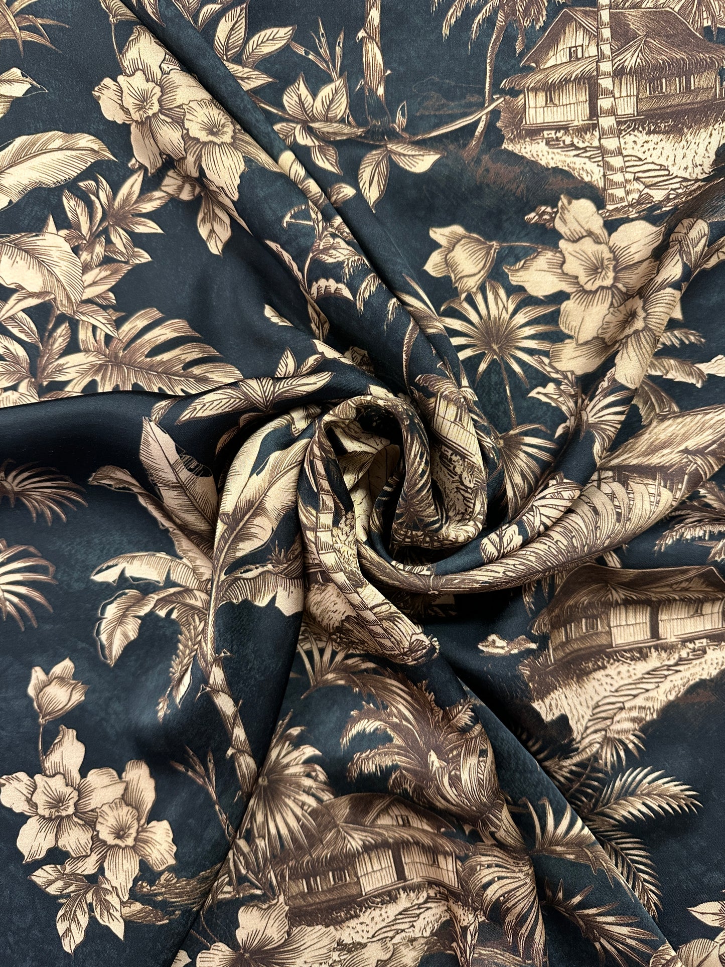 Haute Couture, Crimson Landscape, black, viskoosisatiini.