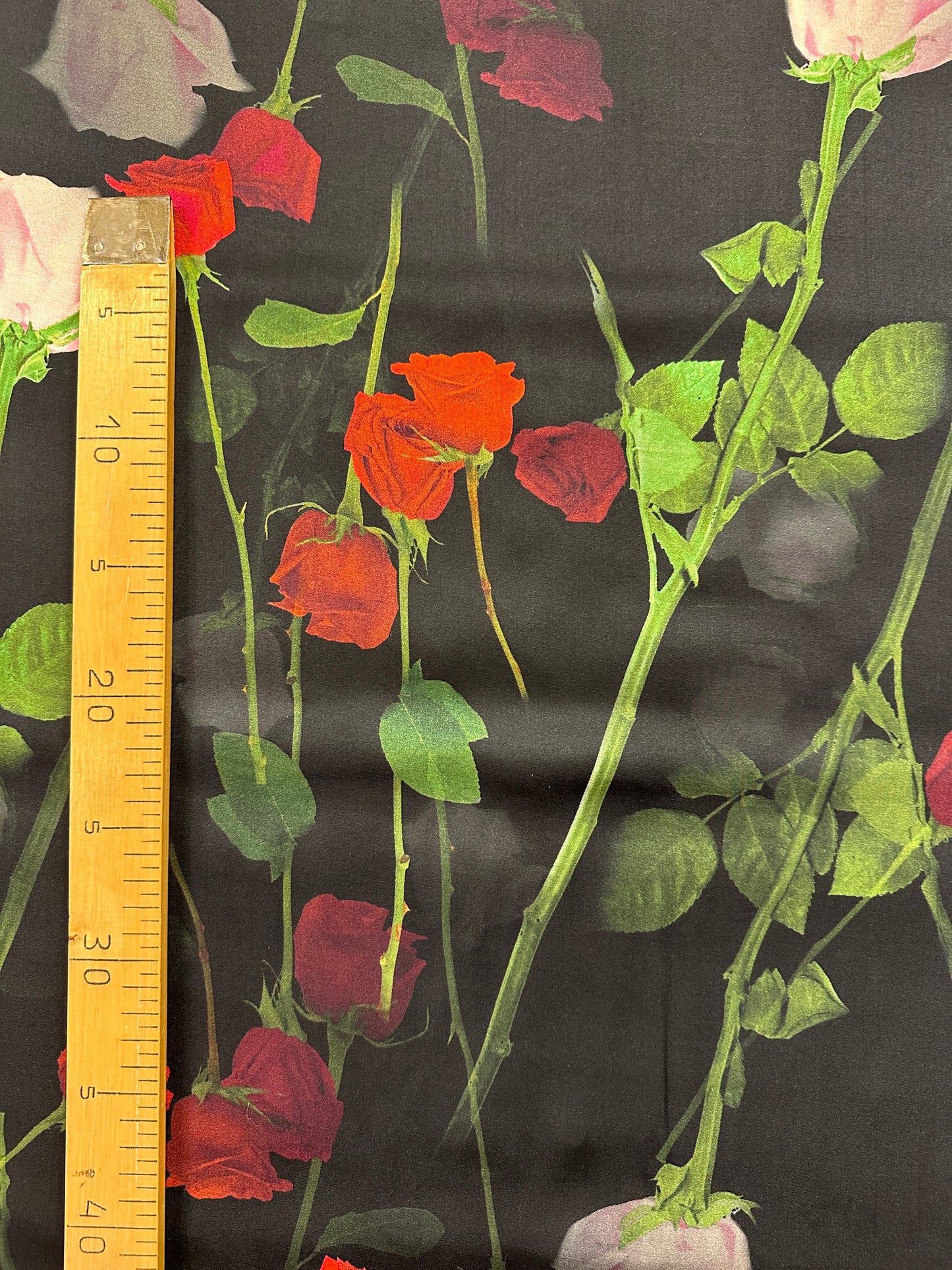 Antonio Marras, Rose Negro, viskoosisatiini.