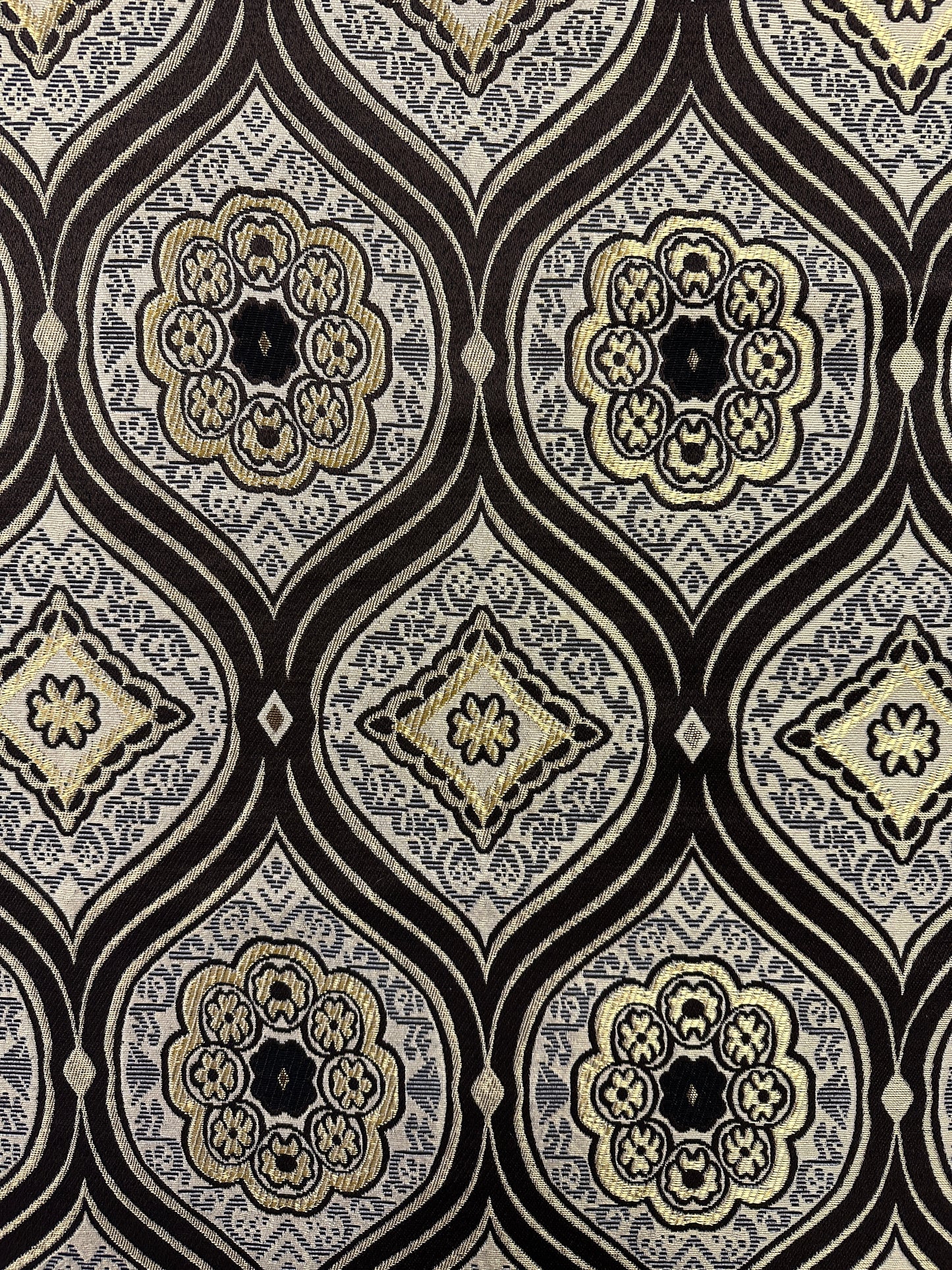 Brown crown, Gobeliini.