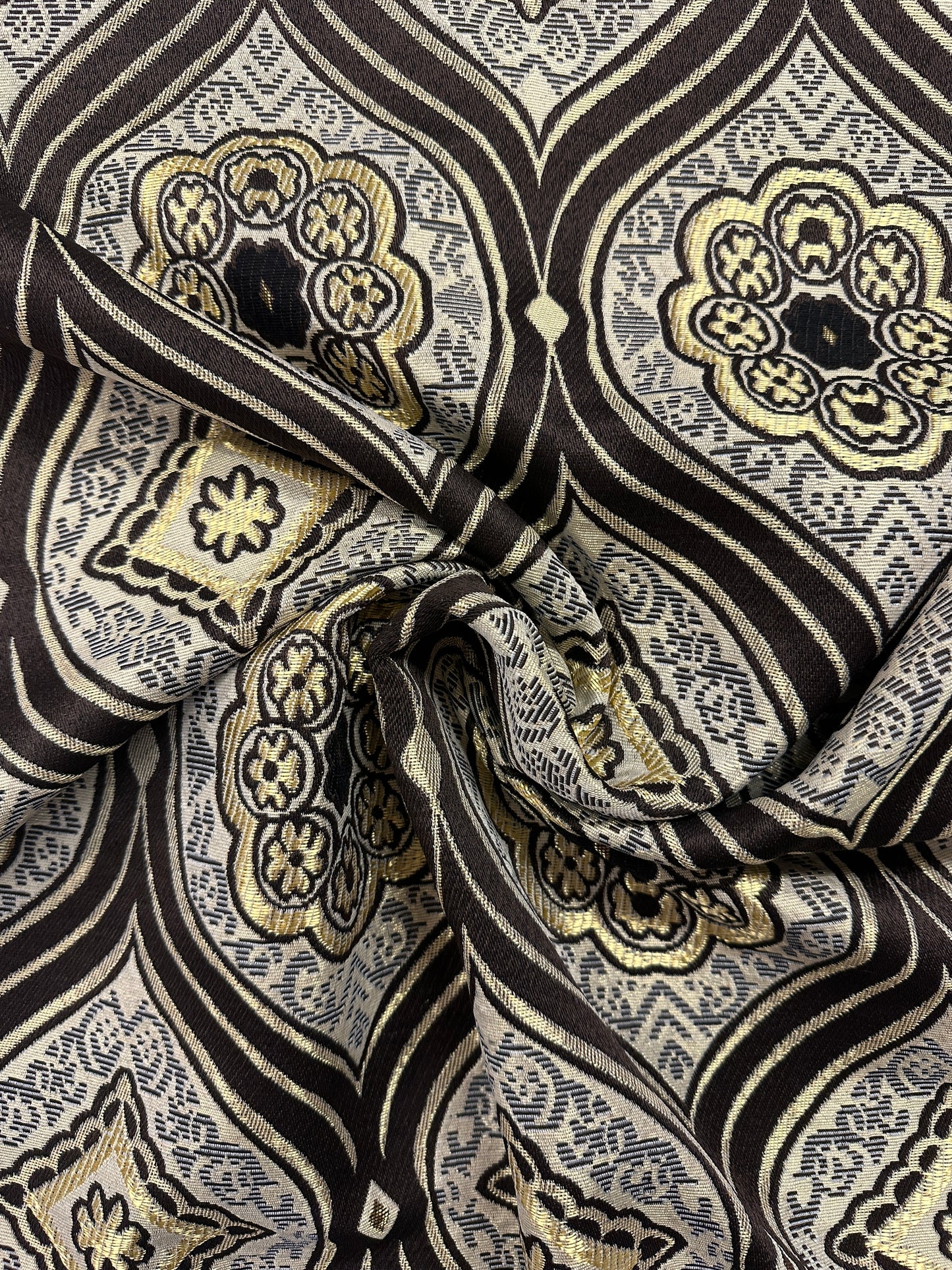 Brown crown, Gobeliini.