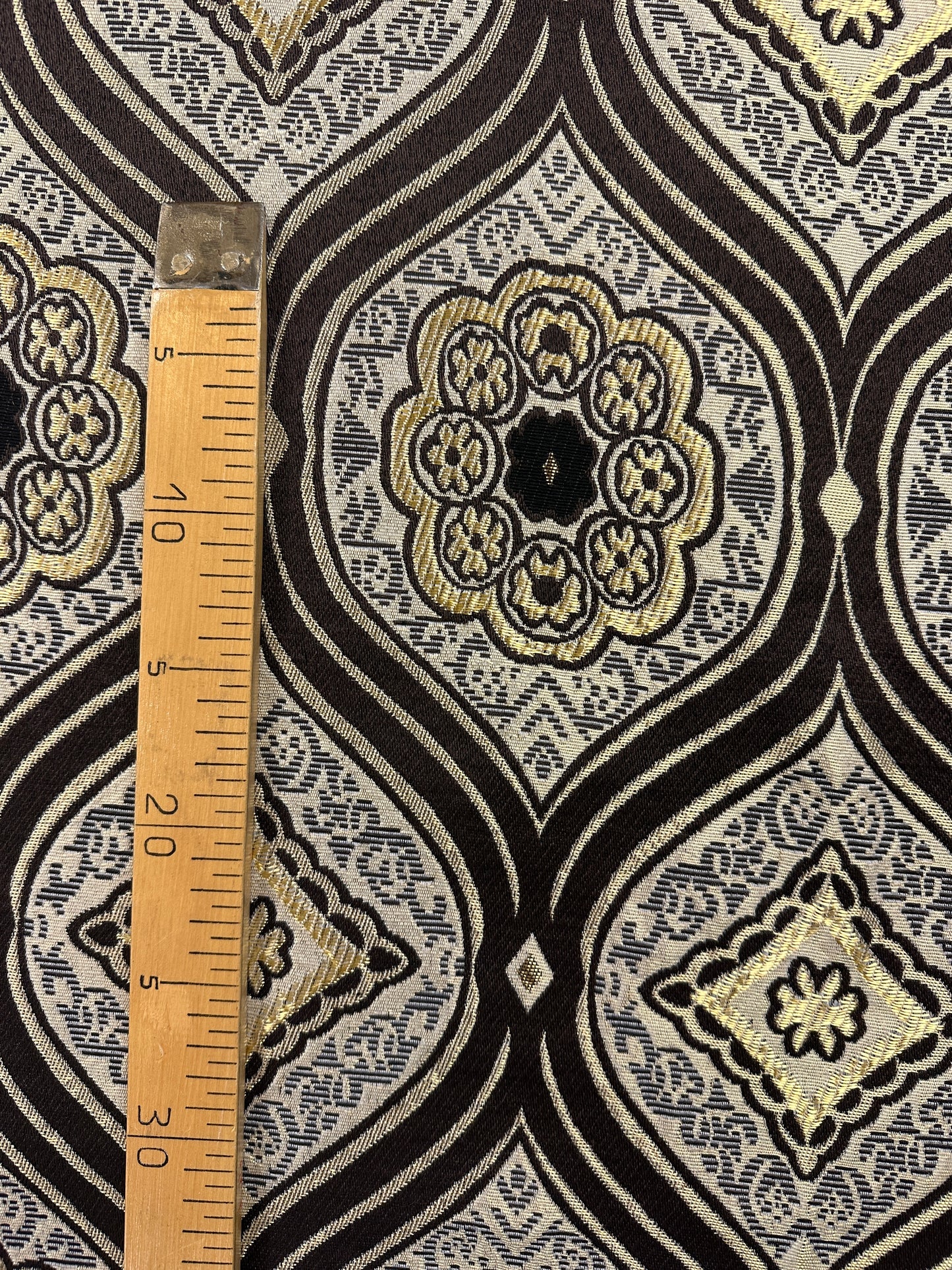 Brown crown, Gobeliini.