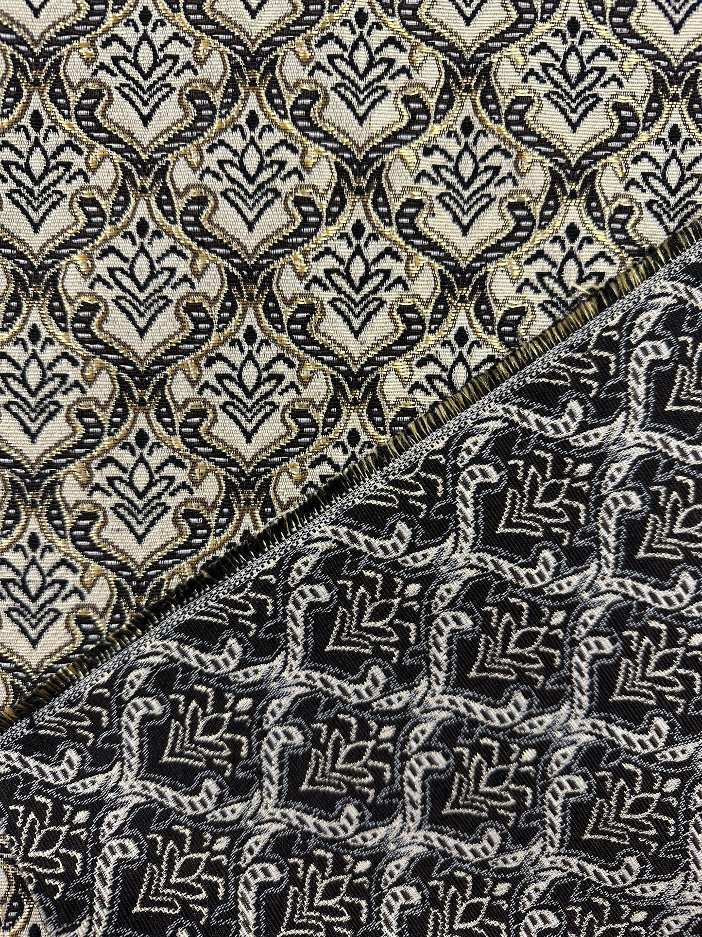 Wild Brown, gobeliini.